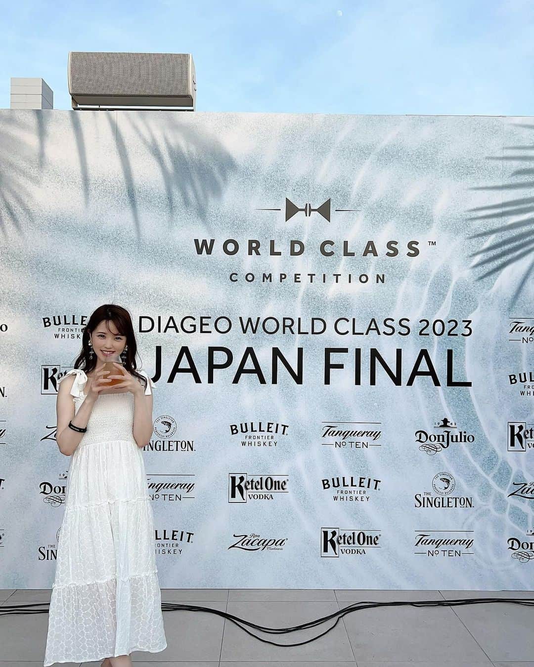 垰智子さんのインスタグラム写真 - (垰智子Instagram)「東京で今年一番の暑さと言われた猛暑日、 14年目を迎えるバーテンダーの世界一決定戦 @worldclass.jp のJAPAN FINALが開催されたよ🍹✨ . 国内屈指のバーテンダー達による厳しい予選を勝ち抜いた10名のファイナリストの中から日本代表が決まるイベントとあって、会場の熱気も凄かったよ🌞🤵‍♂️ . バーテンダーの方ってお酒をつくるスキルはもちろんだけど、ホスピタリティだったりパッションも大事だったりするから、本当にスゴいよね✨🥺 . 私もBarに行くのは好きで、バーテンダーの方に好みや気分を伝えて作ってもらう事が多いんだけど、バーテンダーの方によって合わせ方が違ったり、新しい発見があるから面白いよね🍸 . この日も紅茶のリキュールを使ったハイボールやコーヒーのリキュールを使ったカクテルがあって、初めて出会いで楽しかったぁ🍊 . 今回もバーテンダーの方とお話ししながら作ってもらえてすっごく楽しかったぁ💛 . カクテルをカジュアルにかっこよく楽しみたいよね🍹 . . お酒は二十歳になってから🍸 . #PR #worldclassjapan2023 #カクテル #bar #bartender #バーテンダー #バー #alcohol #お酒 #cocktails」7月1日 19時27分 - taotao_tomo