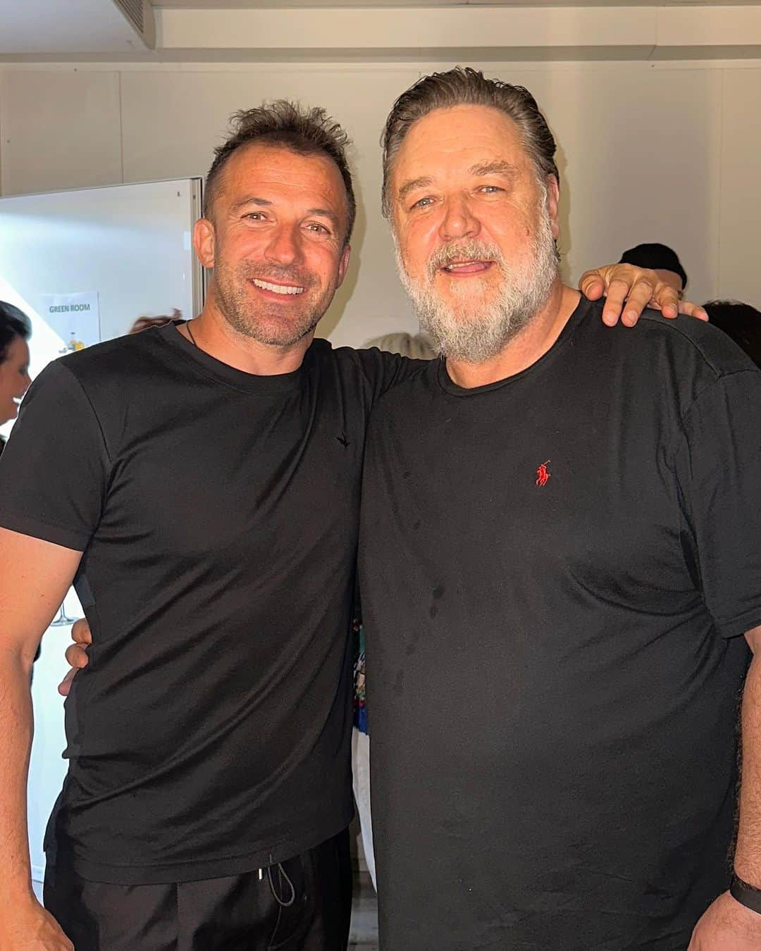 アレッサンドロ・デル・ピエロのインスタグラム：「Terrific show and great concert. Amazing voice @russellcrowe. Well done mate  . . . #russellcrowe #concert #bologna #adp10」