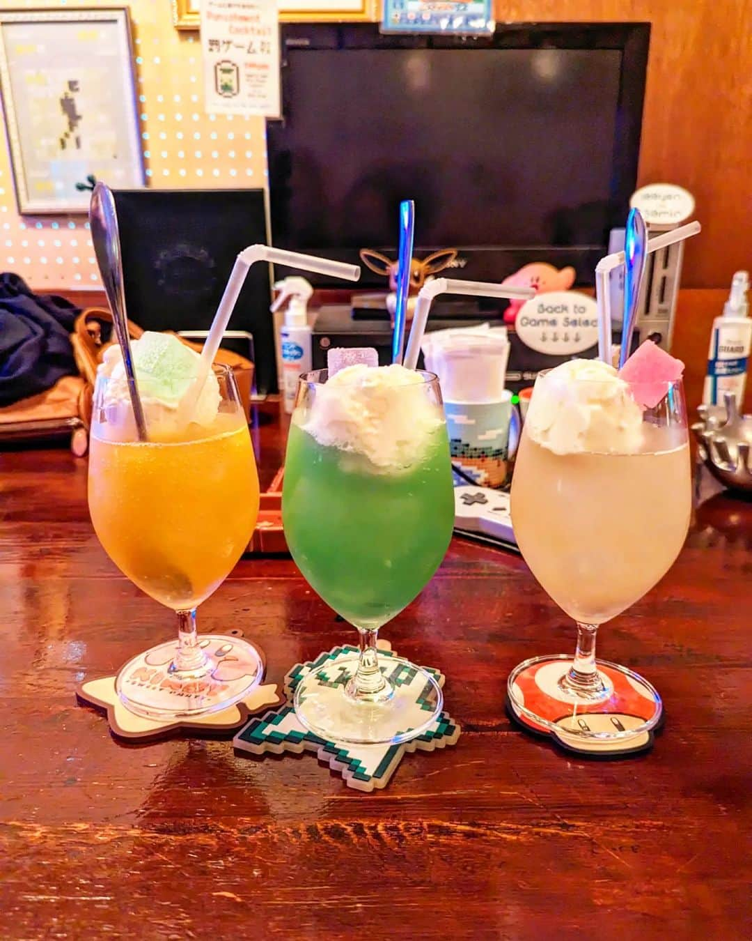 Hiromi Tomiiさんのインスタグラム写真 - (Hiromi TomiiInstagram)「京都は木屋町にあるカフェbar 実は学生時代にチョロチョロ行ったことがあって、 めぐたんが調べて連れてってくれたときに記憶が呼び戻されて大興奮◎◎ . めぐちゃんと、ひとみちゃんとノンアル女子会◎ . めぐちゃんのヨッシーお腹抱えて笑った😂 . お二人ともいつもありがとう♥ . #過去pic #京都　#木屋町　#CafeBar　#cafe　#京都カフェ　#京都カフェ巡り #京都観光　#京都グルメ　#京都女子旅 #ゲーム　#game #京都　#kyoto  #kyotojapan　 #京都散歩」7月1日 19時44分 - hiromi.tomii