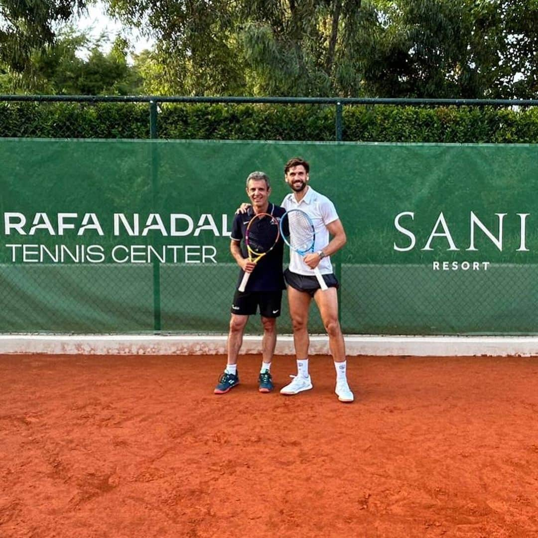 フェルナンド・ジョレンテさんのインスタグラム写真 - (フェルナンド・ジョレンテInstagram)「¡Hola @llorente_fer! ☺️ ¡Qué alegría recibirte en el @rafanadaltenniscentre 🇬🇷!  ¡Esperamos que estés disfrutando de la experiencia en @sani_resort_official! VAMOS‼️」7月1日 19時39分 - llorente_fer