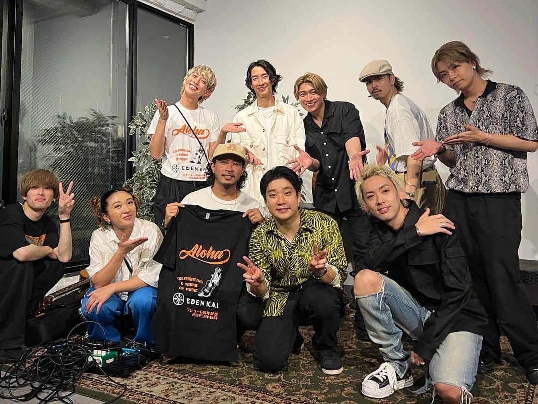 のインスタグラム：「EDEN KAI 6th Anniversary Event 🌴🌺🌞  We Celebrated his anniversary by singing, dancing, and fun talk session. It was a great honor to be able to collaborate with such accomplished guest artists Thank you for giving me this valuable opportunity🤙  #EDENKAI #イーデンカイ #鮎澤悠介 #KENNY #SALU #三浦風雅 #SNUGS #SUNNYYAMAMOTO #FRANKIE #TomoyaKato」