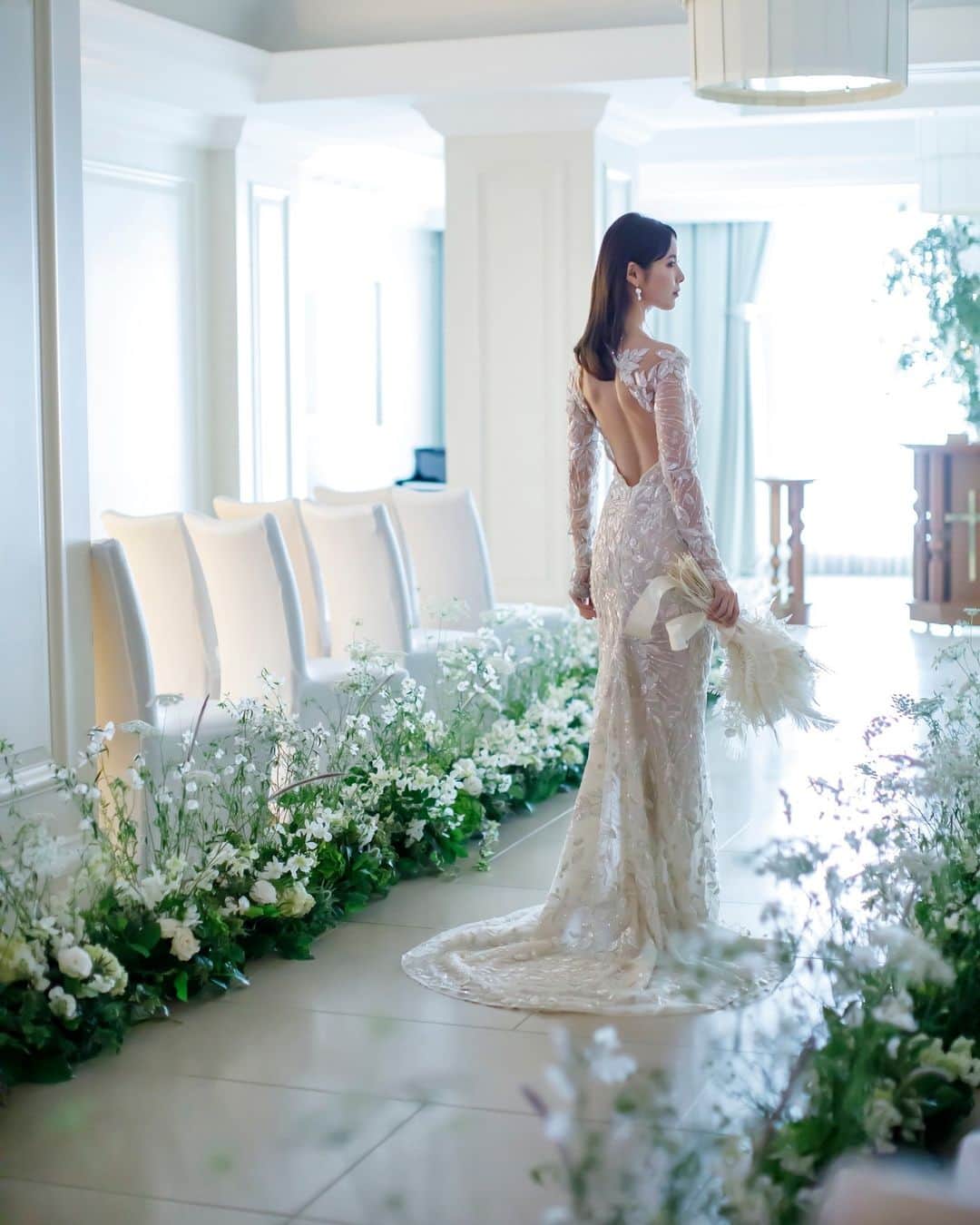 The St. Regis Osakaのインスタグラム：「まばゆい陽の光が差し込み、気品溢れる高潔な雰囲気に包まれるロビー挙式。  Immersed in the radiance of a sun lit lobby, capture the elegance and grace of your ideal wedding ceremony.  #stregisosaka #wedding #セントレジスホテル大阪 #セントレジス #ウェデング #ホテルウェディング #大阪結婚式 #邸宅ウェディング #ウェディングフォト #ロビー挙式」