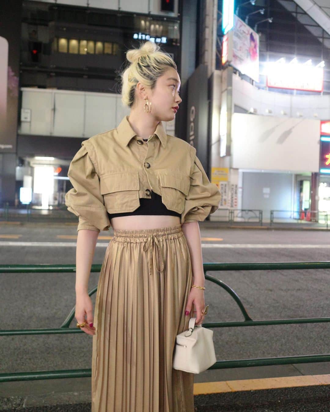 柳瀬未央さんのインスタグラム写真 - (柳瀬未央Instagram)「. 先日✨キラキラスカート✨✨✨ お洋服タグ付けしてます！  #0138n_fashion  #noisemaker#noisemakerjpn #leinwände #bothparis」7月1日 19時49分 - _0138n