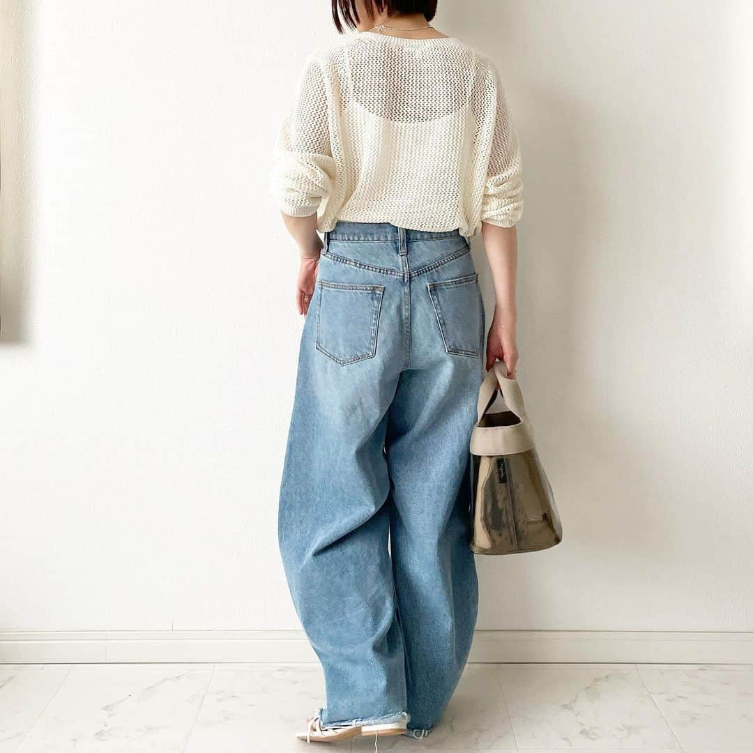 tomomiyu0920さんのインスタグラム写真 - (tomomiyu0920Instagram)「【UNIQLO】買わないと後悔する❗️高見えメッシュニット✨  こんばんは😊 tomomiyuです。 いつもご覧くださりありがとうございます✨  1つ前のリール投稿でご紹介した  UNIQLO 商品番号:461980 3dメッシュクルーネックセーター 税込2,990円  一部店舗で先行販売されていて、それを見かけてから通常販売になるのを心待ちにしていました✨  流行りのメッシュニットがこの価格、しかも品質がここまで良いのはUNIQLOだけ！！  私が買ったのはライトグレーとオフホワイト。 M、L 、XLサイズを試着してXLサイズを購入しました。 (身長157cmウェーブ体型)  今買ってすぐ着られるのはもちろんのこと、秋口まで長く着られるのも嬉しいポイント！  気になる方はぜひチェックしてみてくださいね😊  ちなみに伸びやすい素材なのでハンガーにかけず、たたんで保管が必須です⚠️  中に着たキャミソールは GtJ スタイルドライ ブラフィールキャミソールです。  ブログに詳しく書きました✍️ アメブロへは @tomomiyu0920 ストーリーまたはプロフィールページURLから飛べます。  併せてご覧いただけたら嬉しいです！  ＊＊＊＊＊＊＊＊＊＊＊＊＊＊＊＊＊＊＊＊＊＊＊＊＊  【保存】するとお買い物の参考に便利です❣️  この投稿が少しでもお役に立てたら、いいね、保存よろしくお願いします🙏✨  ＊このアカウントでは40代の悩みに効くプチプラコーデ発信してます！  他の投稿はこちらからチェック☑️ ↓ ↓ ↓ @tomomiyu0920   #ユニクロ #uniqlo #ユニクロ購入品 #uniqlo購入品 #ユニクロコーデ #uniqloコーデ #3dメッシュクルーネックセーター #40代コーデ #40代ファッション #tomomiyuコーデ #骨格ウェーブ #イエベ秋」7月1日 19時50分 - tomomiyu0920