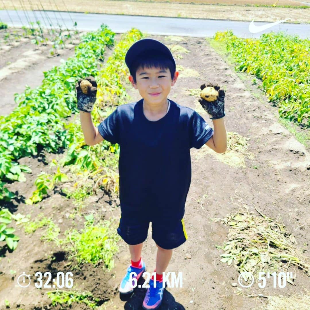 三田尚央のインスタグラム：「昼ラン‼️‼️(6km休憩中ラン😁✨✨)  7月初ランしてきました。 先月は体調不良になってからサボりぐせがついてランに行かなかったから、とりあえずサボりぐせを治す努力します‼️ だから今日は仕事の休憩中に軽くラン行ってきた‼️ ７月はの月間目標は、200kmにします‼️  ランのお誘い待ってます❕笑っ 足利市ならどこでも行きます😁✨笑っ  32歳目標達成目指して頑張ります☀️ 積み重ね大事❗ 継続あるのみ(^^) 健康一番❕  息子ちゃん❗  日々成長❕ 日々挑戦❕ 日々感謝❕  #ランニング #目指せフルマラソン #日々成長 #日々挑戦 #日々感謝 #息子 #娘 #家族 #32歳 #instagram  #目標 #筋トレ #ダイエット #ストレッチ #トレーニング #メンタル #NIKE #ラン #夜ラン #フルマラソン #ハーフマラソン #頑張ります #笑顔 #ビール #サッカー #6kmラン #休憩 #サボりぐせ #7月」