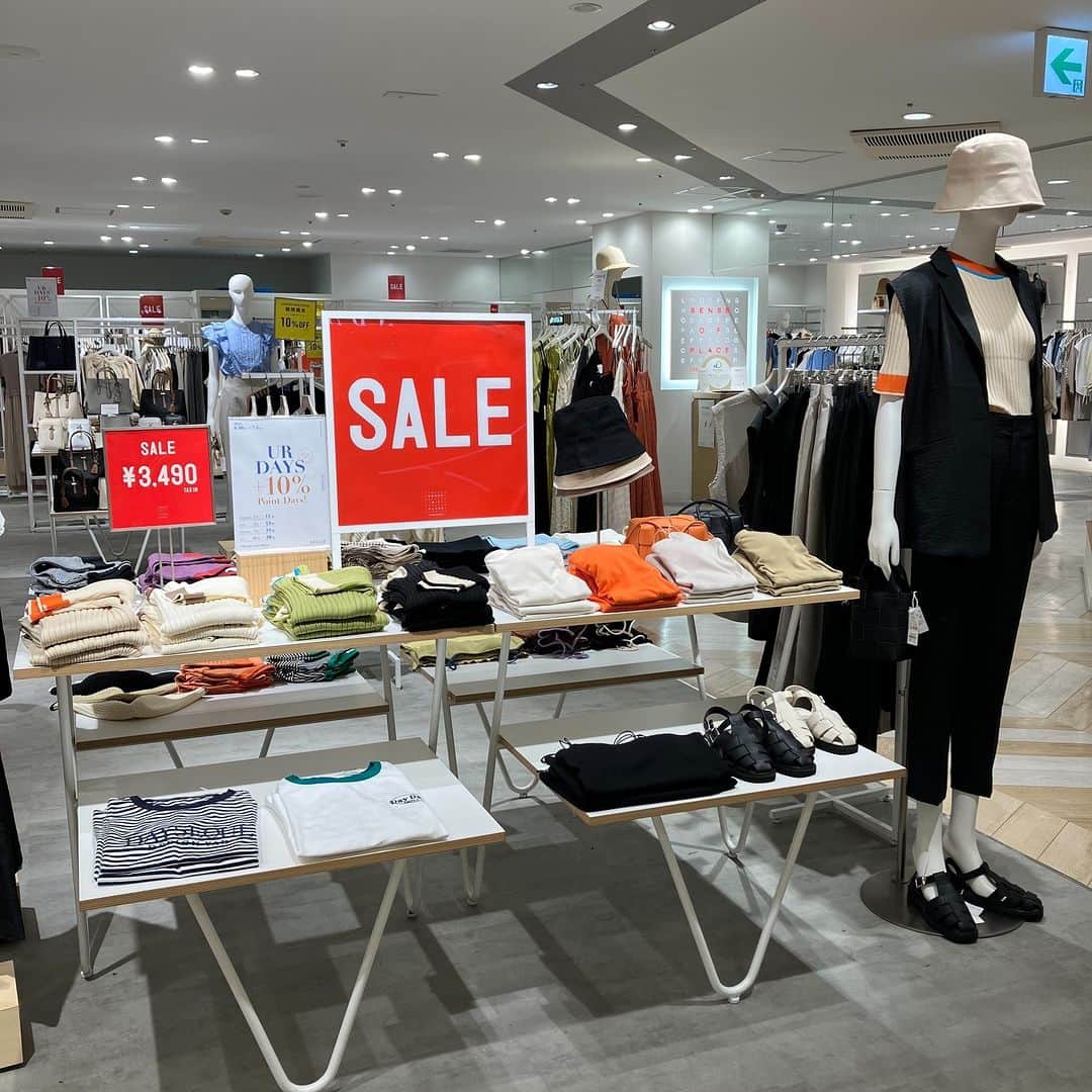 吉祥寺PARCOのインスタグラム：「今日からPARCO GRAND BAZARがスタート🔥 気になるアパレルショップの店頭の様子を撮影してきました📸 半期に一度のセール期間、お見逃しのないようにぜひご来店ください🌠  3F センスオブプレイス 4F ローリーズファーム 2F ポンデシャロン 2F ノップドゥノッド  #PARCOグランバザール #パルコグランバザール #吉祥寺PARCO #吉祥寺パルコ」