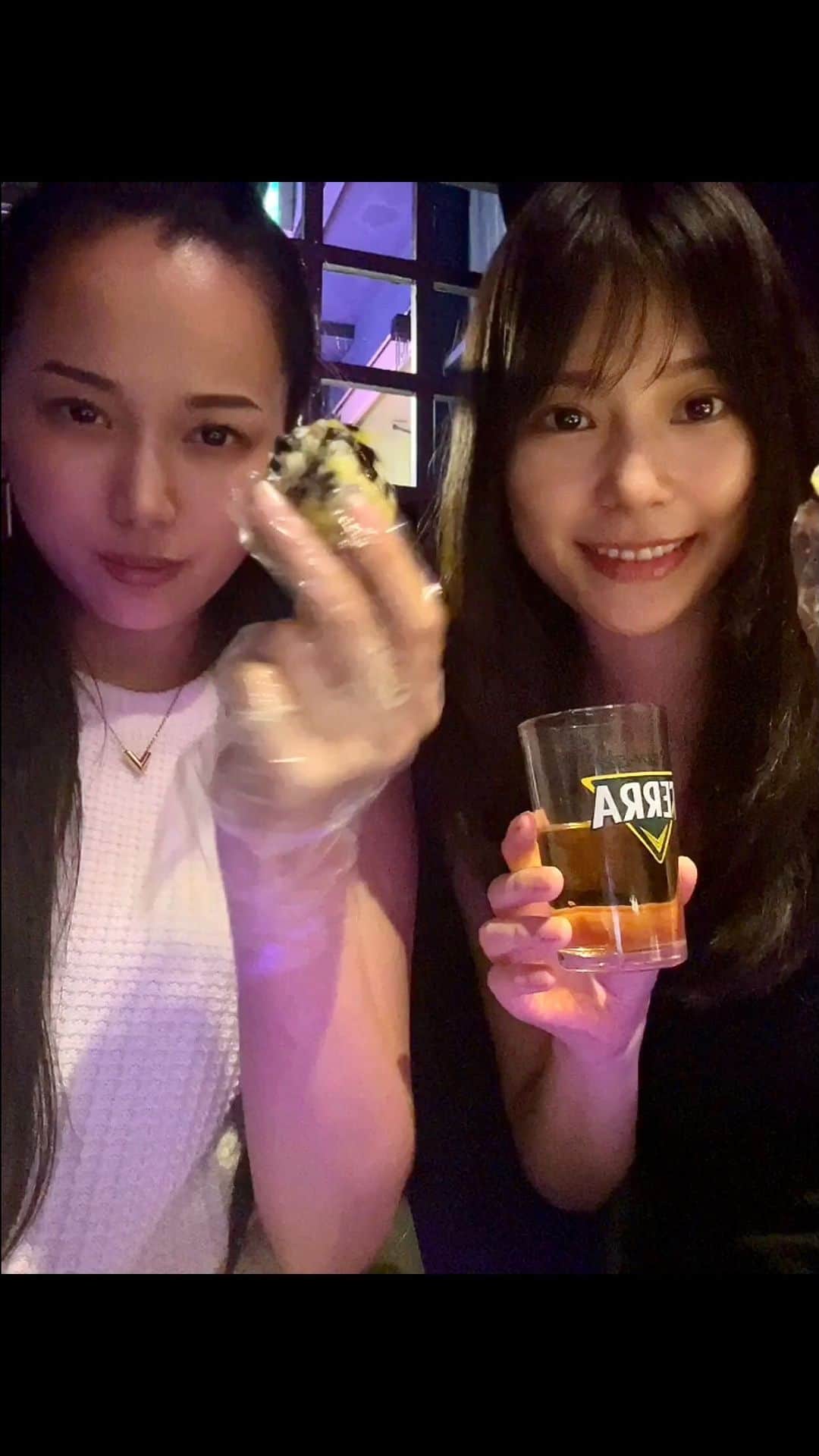 のインスタグラム：「食べ放題＆本格派タッカンマリのお店 @seiryuki_official  Korean Chicken Stew W/ 🇰🇷美女 @karen.el3   定期的に病的に行きたくなる濃厚なスープ。  🇰🇷🫠 . . 「今日はそんなに食べられなぁーい♡」 . . とか思ってたとしても、間違いなく！  ピタッとデニムより ふわふわワンピで行くことを  『激しく』おすすめする。w  🤰💕 . . . . #タッカンマリ #渋谷#青龍樹 #食べ放題 #Japan#koreanfood #tokyo#shibuya#restaurant #koreanrestaurant #Koreanchickenstew #seiryuki」
