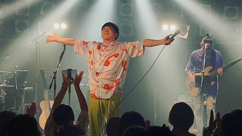 堂島孝平さんのインスタグラム写真 - (堂島孝平Instagram)「「POP dB」愛知公演、ありがとうございました！ハンドマイク、そしてハンドギター🎸」7月1日 20時08分 - dojima_kohei
