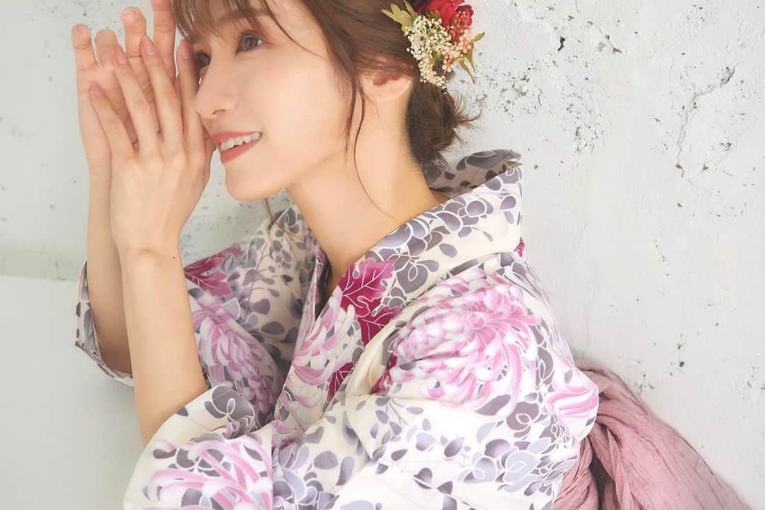 白瀬由莉のインスタグラム：「浴衣👘♡  自分では青、緑系選びがちやけど ピンクかわいい🌸  撮影のデータpost🫶🏻  明日も素敵な1日を☺️🌈  🌷🧚🏻‍♀️🌻」
