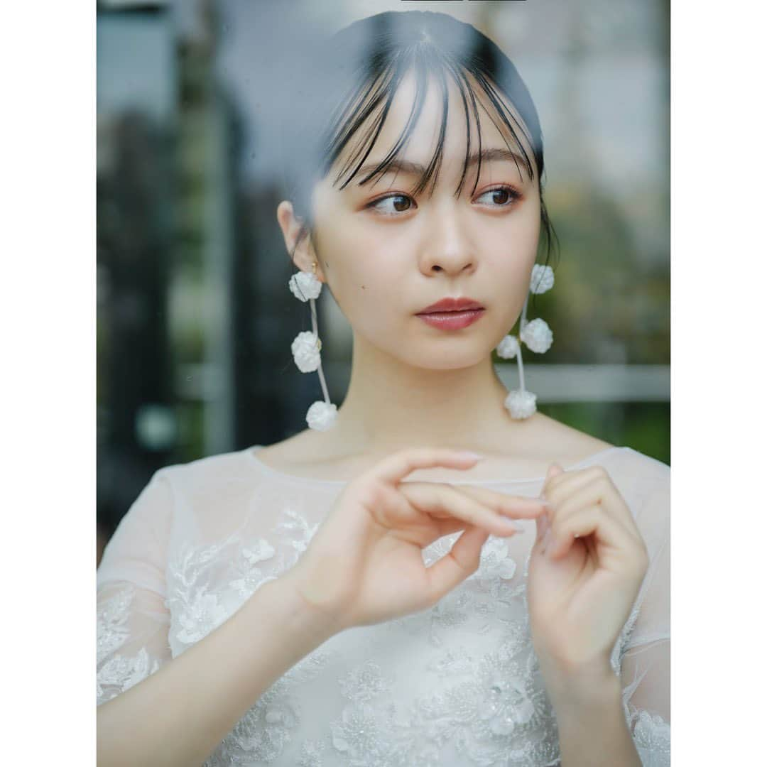 莉子さんのインスタグラム写真 - (莉子Instagram)「PLACOLE＆DRESS 7月号のカバーガールを務めさせていただきました。👗 ⁡ 貴重な体験をさせていただきました。 今の時代のウェディングドレス素敵すぎた~。 ⁡ 是非ご覧ください☺︎」7月1日 20時13分 - riko_riko1204