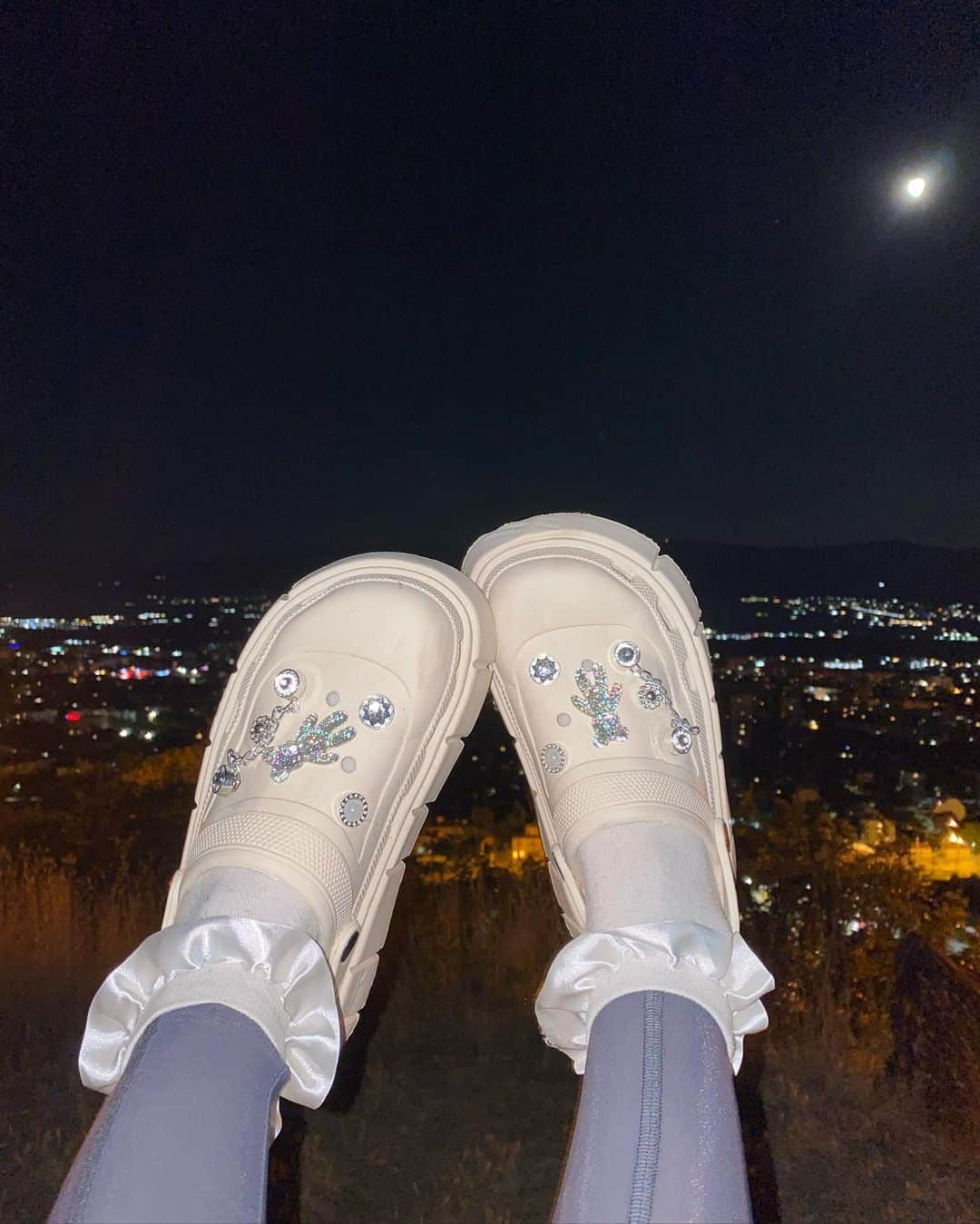 Greta Menchiさんのインスタグラム写真 - (Greta MenchiInstagram)「una serie di questa notte con questa tutina con cui posso correre velocissima anche con queste “scarpe”(ultima pic) volevamo tutti anche ringraziare le mutande invisible color carne per essersi emozionate con il flash rubando la scena e ricordargli che è così che si rovinano le improvvisazioni: rubando la scena quando non serve. Grazie per aver partecipato a questa TedTalk buon primo luglio 👹✨⭐️」7月1日 20時27分 - gretamenchi