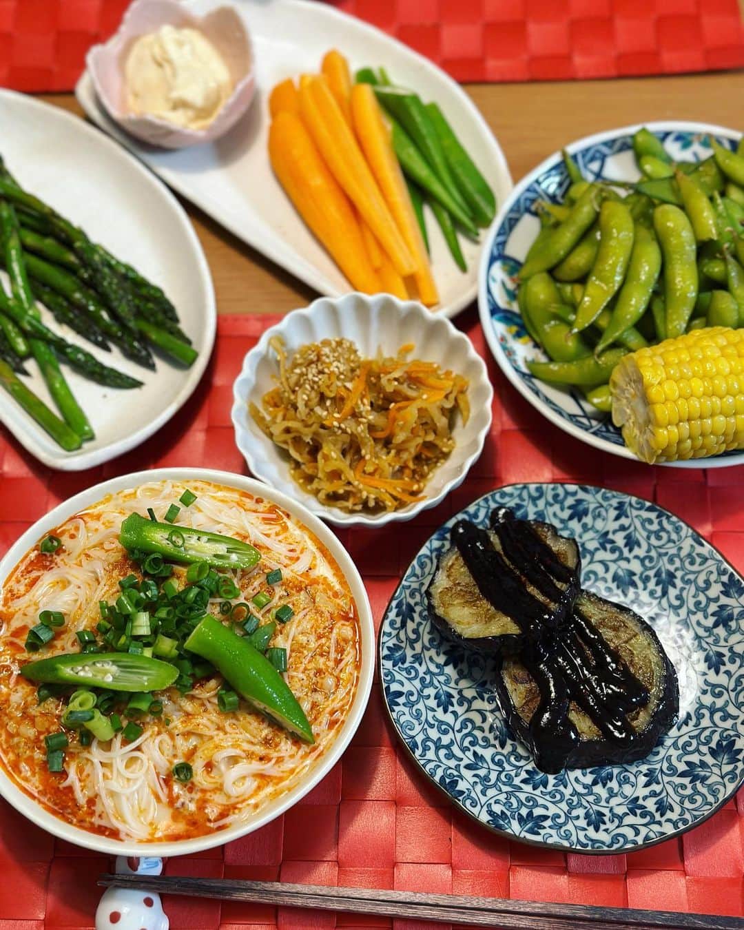 星那美月さんのインスタグラム写真 - (星那美月Instagram)「今日も野菜ばっかり🥦🥬🍆🥕🌽  トロたんに貰った岩下の新生姜のオイル漬けを豆乳坦々素麺に入れてみた☺️  #dinner #おうちごはん」7月1日 20時24分 - mitsukihoshina