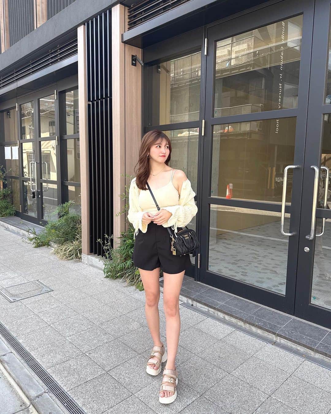 natsumiさんのインスタグラム写真 - (natsumiInstagram)「夏コーデ☀️♡ ㅤㅤㅤㅤㅤㅤㅤㅤㅤㅤㅤㅤㅤ 最近暑すぎてほんとうにつらいᯅ̈՞ ՞ 笑 カップ付きキャミは絶対に必須だなあ ずっとお気に入りのカーディガン @rosyluce  ㅤㅤㅤㅤㅤㅤㅤㅤㅤㅤㅤㅤㅤ 日焼けしちゃったから ちゃんと日焼け止め塗ろうっと👊🏻 ㅤㅤㅤㅤㅤㅤㅤㅤㅤㅤㅤㅤㅤ 夏は大変すぎる、、、 ㅤㅤㅤㅤㅤㅤㅤㅤㅤㅤㅤㅤㅤ ㅤㅤㅤㅤㅤㅤㅤㅤㅤㅤㅤㅤㅤ ㅤㅤㅤㅤㅤㅤㅤㅤㅤㅤㅤㅤㅤ #ootd #code #shoesincloset #rosyluce #カーディガンコーデ #韓国ファッション #miumiu #夏コーデ」7月1日 20時36分 - iskw_ntm