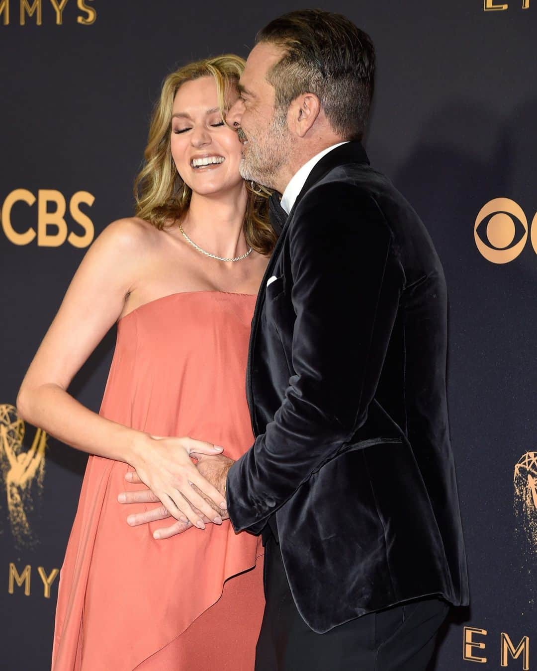 E! Onlineさんのインスタグラム写真 - (E! OnlineInstagram)「It's Hilarie Burton's birthday, and to celebrate, we're taking a look inside her relationship with Jeffrey Dean Morgan, including the secret wedding they were able to pull off. Link in bio for more. ❤️ (📷: Getty)」7月2日 6時01分 - enews