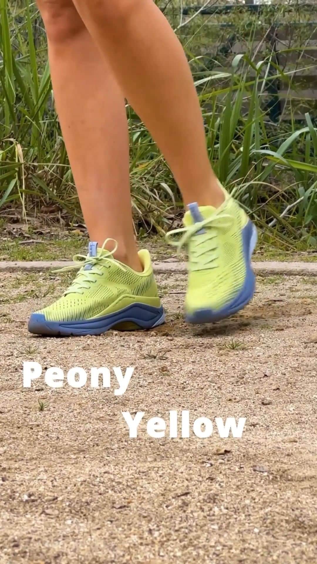 ダンスコのインスタグラム：「Once you wear our Peony sneakers, you'll be dancing for joy too! Shop Peony sneakers, link in bio. #danskofootwear #comfort #summerstyle #fashion #ootd #beautiful #happy #cute #travel #smile #joy #life #style #instadaily #friends #family #fun #instagood #gowhereyourehappiest #recycledmesh #sustainablefootwear #recycledwaterbottles」