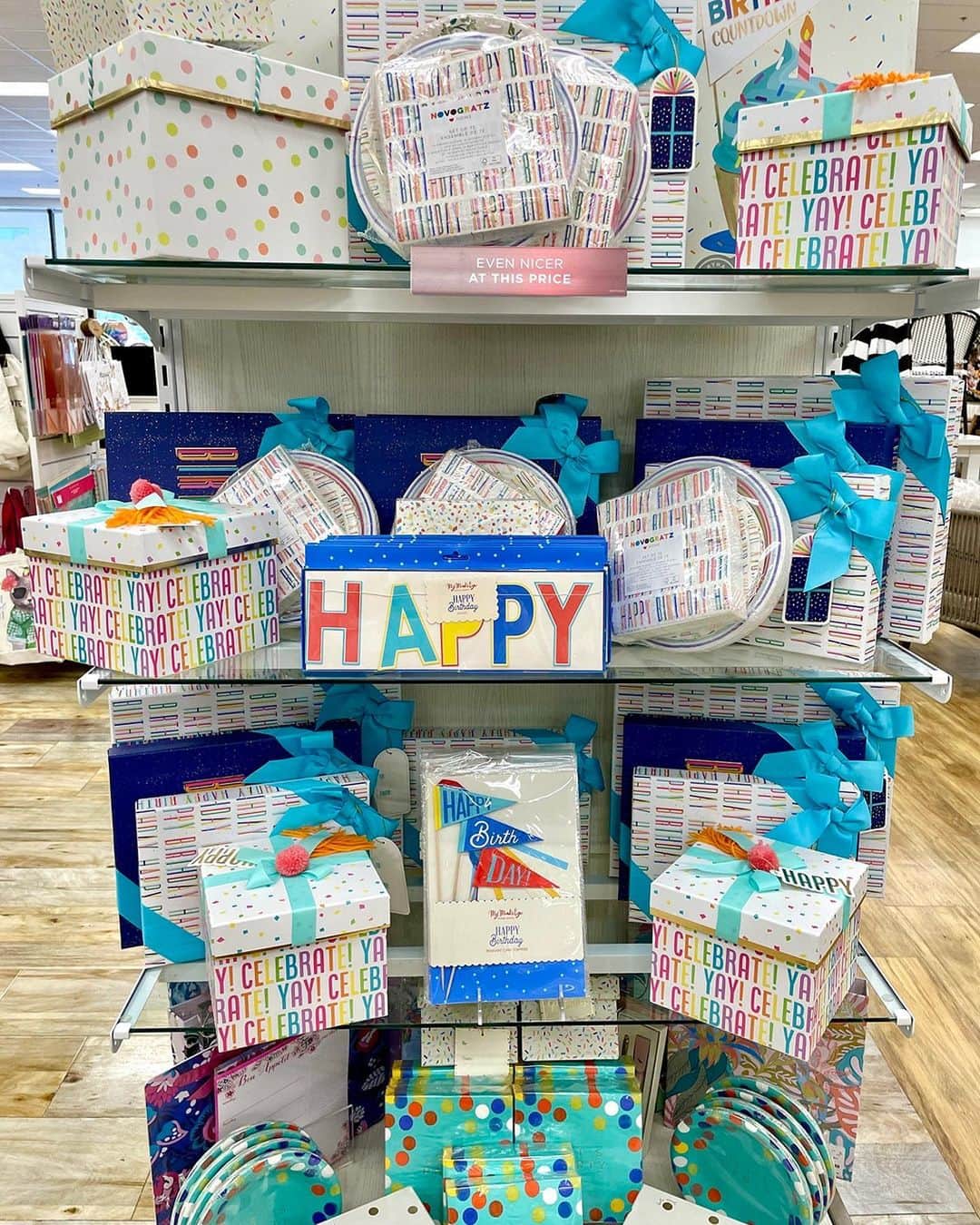 HomeGoodsさんのインスタグラム写真 - (HomeGoodsInstagram)「Raise your hand if it’s your birthday month! 🎉🥳 From cards, wrap, and ribbon, to banners, decor and more, find all your party planning and gift wrap necessities!」7月2日 6時15分 - homegoods