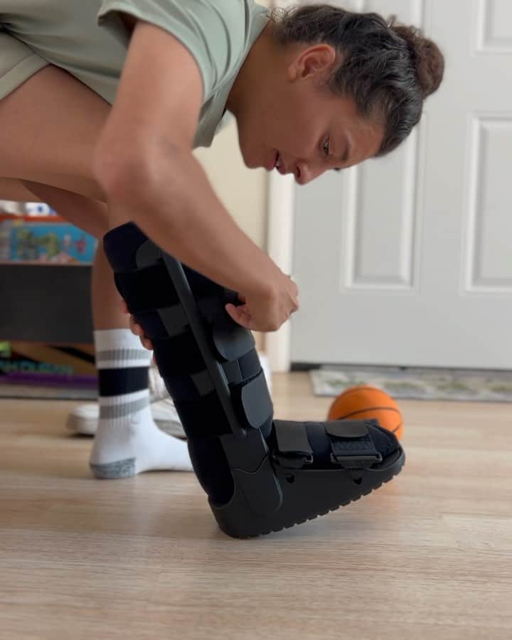 マライア・デュランのインスタグラム：「Last 3 Months🫠 -Rest / Recovery ❤️‍🩹  -Physical Therapy 💪 -Visit Home💌😏 -SLS Select Series😈 -Rome Contest 🥵: Skated the Open and Quarter final」