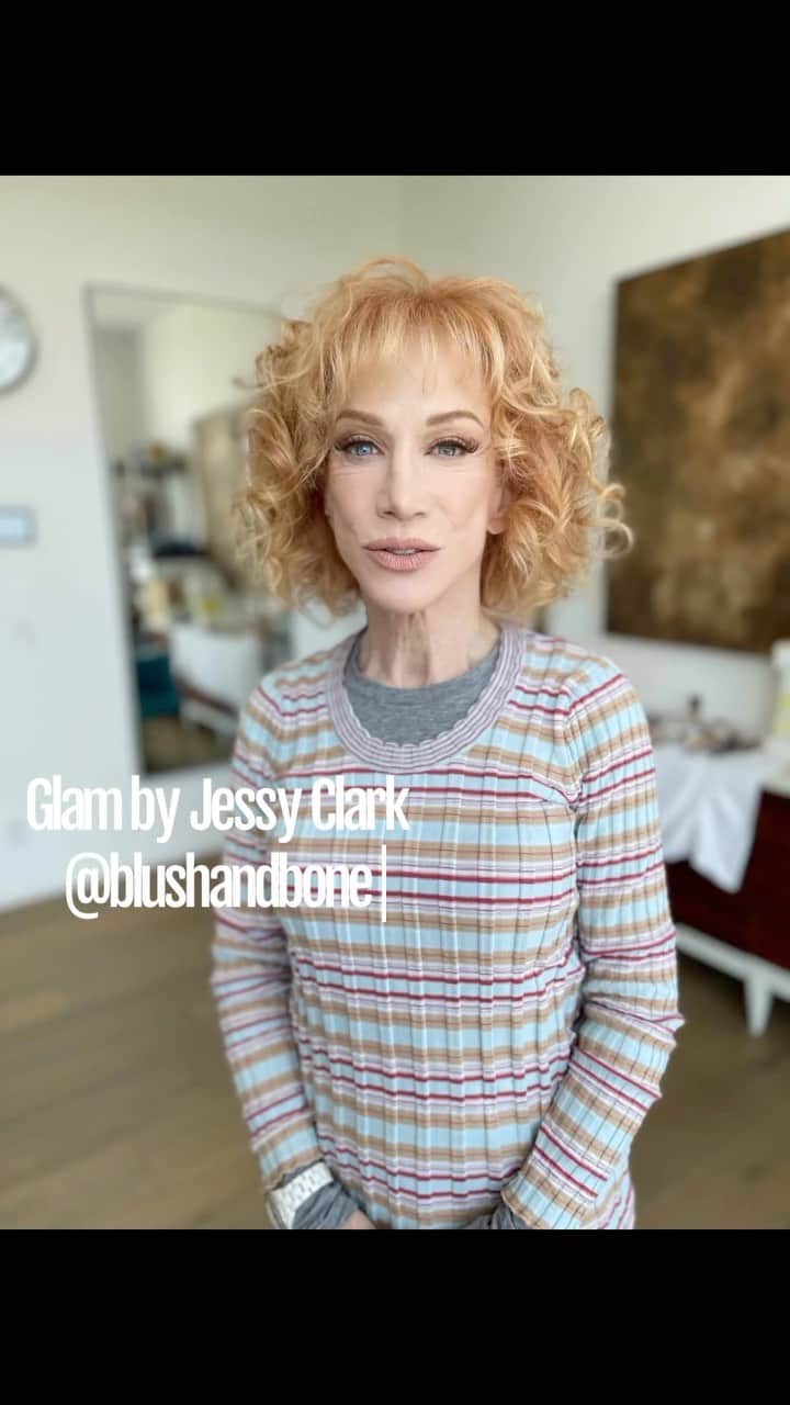 キャシー・グリフィンのインスタグラム：「I decided to have @blushandbone #glam me up for my new passport photos and it was so great I made the husband take me out on the town! Pretty girl era!  #beauty #fashion #ootd #makeup #datenight #kathygriffin」
