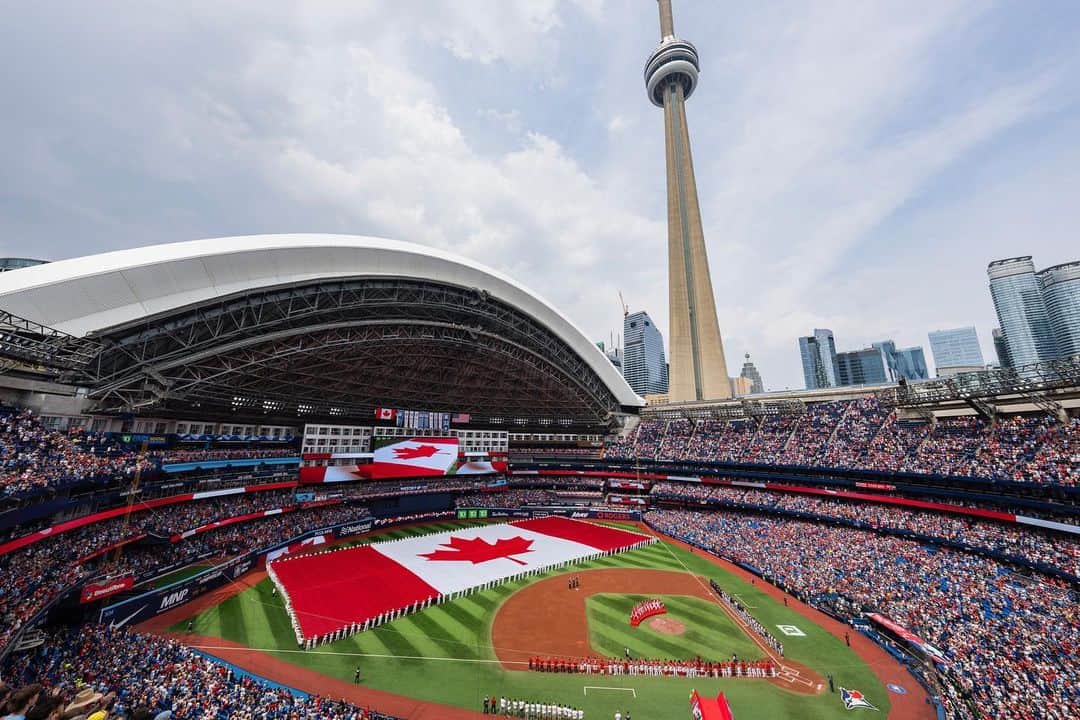 トロント・ブルージェイズさんのインスタグラム写真 - (トロント・ブルージェイズInstagram)「Happy #CanadaDay 🇨🇦❤️」7月2日 6時51分 - bluejays