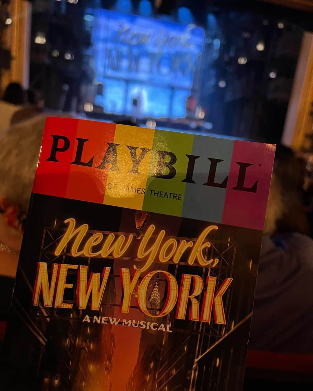 大澄賢也のインスタグラム：「Susan Strouman演出、振付の 「NEW YORK,NEW YORK 」観劇✨  ダンスキャプテンで 出演中のAkinaちゃんと  ST.JAMES THEATRE の back stage を案内してくれたり Thank you so much ‼️ 感動して 思わずリフトしてしまった👏👏👏  今回のNYの旅で縁あって contact できて嬉しい限り👍  BDCのJoshuaのクラスでも一緒になったりで、彼女の踊りを間近で見て、 小柄な身体にも関わらず 体の軸、体幹がしっかりとして、エネルギッシュに表現豊かに踊るAkinaちゃんに脱帽でした。 常に前向きで、明るく、開いている I’m so proud of you ‼️  同じ日本人として NYで、Broadwayで、 日々頑張ってるAkinaちゃんを、これからも応援していきますから✨✨✨  #newyorknewyork #akinakitazawa」