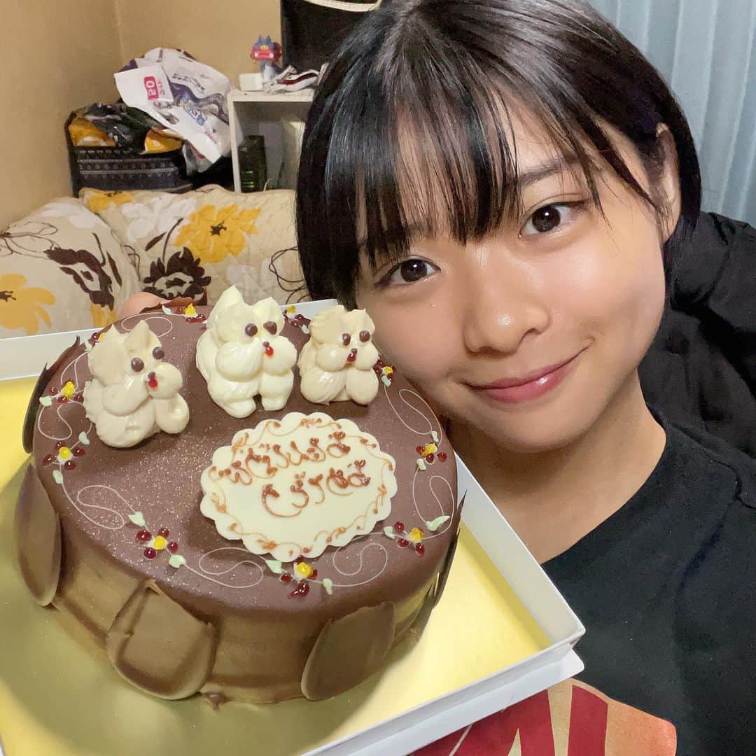 桑島海空さんのインスタグラム写真 - (桑島海空Instagram)「19歳になりました!! 今年のケーキ、パパが可愛いの買ってきてくれました🥹  19歳も元気に頑張るのでよろしくお願いします☀️」7月1日 22時29分 - me_1480mm