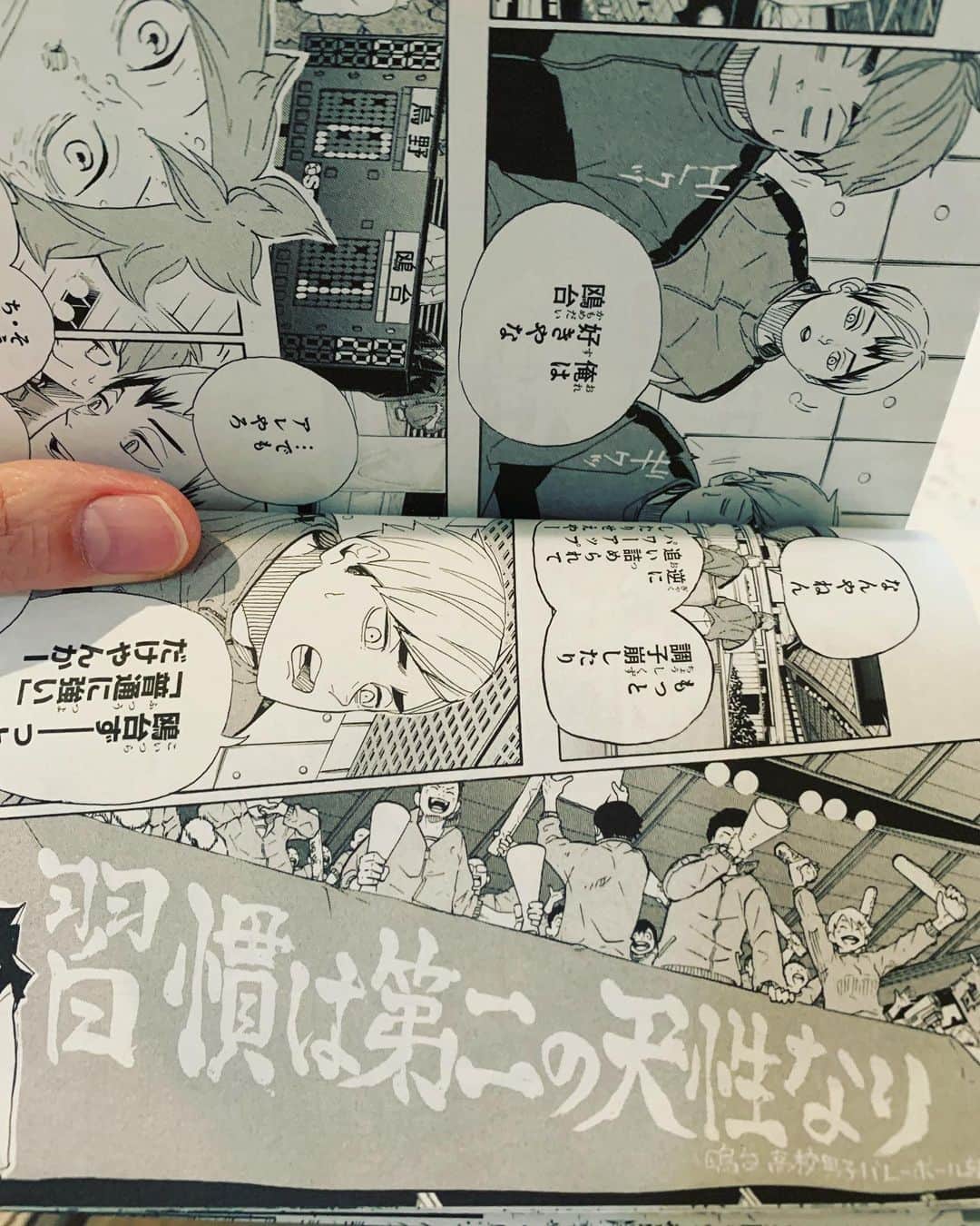 y1735kさんのインスタグラム写真 - (y1735kInstagram)「今週は子ども達の風邪に 始まり終わりました。  急遽レッスンのお休みを 連絡させて頂いた生徒さん ご理解と優しいお言葉をかけてくださり本当にありがとうございました。  レッスンの日と 子どもたちの体調不良が重なると 仕方のないこと。誰のせいでもない 子どもの健康安全が1番なのに 『どうして今日なの〜』と思ってしまう自分に毎回ダメ出し。  少しずつ自分を信頼して 余裕が生まれるときっともっと 穏やかに対応できるのだろうな  ただ自分の内にある レッスンが好きで 生徒さんとお会いできるのが 楽しみ！と いう気持ちは大事にしていきたいなと 思うのです。  私にとって 育児と家庭との調和 生きていく中で エネルギーを循環させて 潤わせてくれる 大切な時間となっています。  ウチにこもって看病していると　 『何かやらなくては』と謎の焦りや 不足感に追いかけられる日もありまして （生理前のイライラも😣）  こんな時こそ　自分の“好き”に触れよう と　薬膳ごはんを作ったり 寝ている間にヨガや瞑想したり 子どもたちが回復した今日は ちゃんと朝　鏡の前で服を選んで 台湾暗闇市に出向いたりしました。 でも、やっぱ1人になる時間も大事だ、、、🫶  毎日の“好き“はきっと ナニカ　に繋がると思うし 習慣化してくとナンカ広がりそう 丁寧に向き合おうと思います。　  \\習慣は第二の天性なり// 【🏐ハイキュー！！鴎台高校　応団幕より】  まとまりのない文.写真でしたが お読みいただき ありがとうございました🥹 7月もよろしくお願いします。」7月1日 22時28分 - y1735k