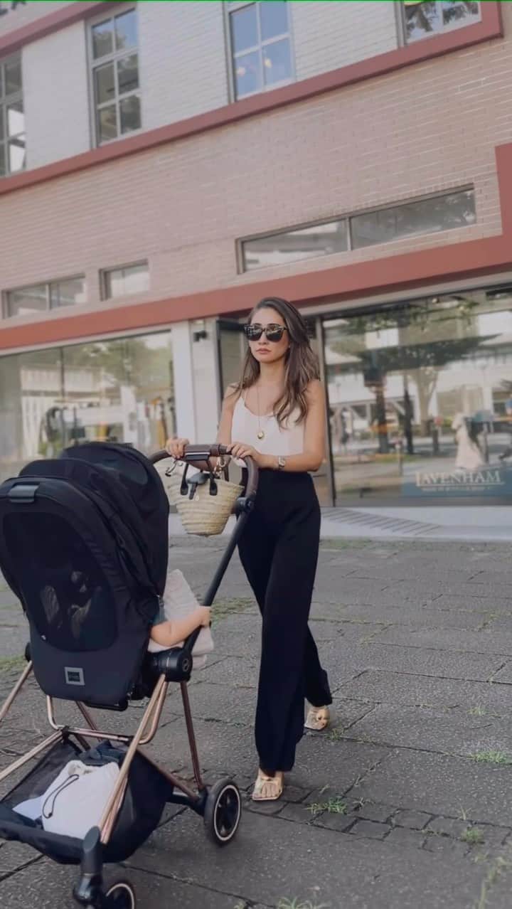 esutoreja_risaribonのインスタグラム：「大人気だったコーデ‼️ 完売から予約に切り替わり販売中😊❣️ . いつも横には息子がいます！^ - ^」