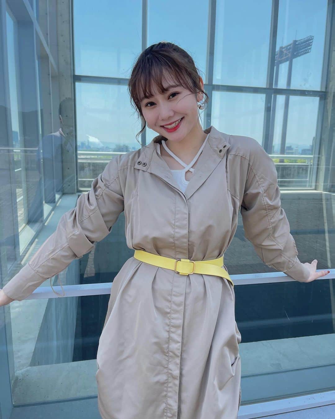 松本慈子のインスタグラム：「* 7月もよろしくだよ🐳💛 鏡に反射しているのは、にいみさん（マネージャーさん）です🪞笑」