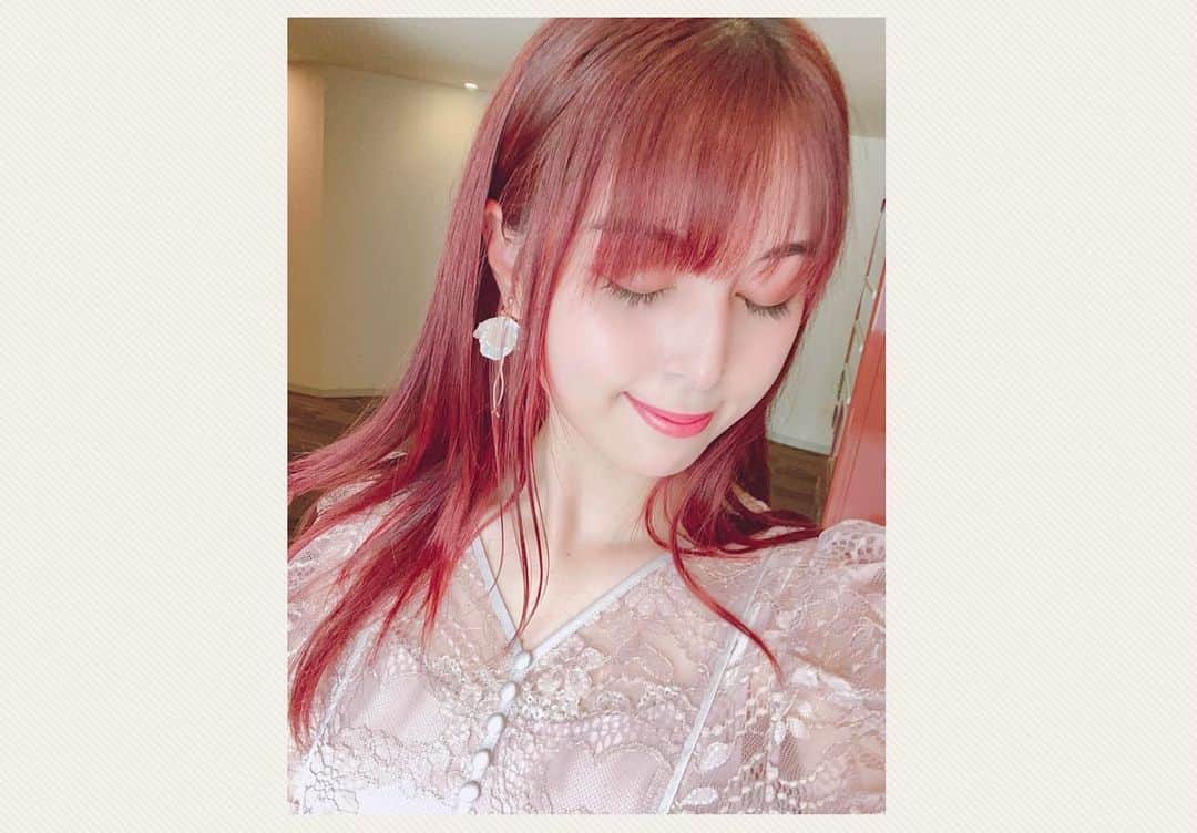 寺山葵のインスタグラム：「６月終わり。 ７月も皆様よろしくお願いします。  今日は事務所で打ち合わせ…😌🍀✨ 今後も皆様と色々な形を通してお会いできる事が楽しみです☺️💓✨  写真のスイカは親戚が育ててくれた姫まくらを送ってくれました🍉✨  糖度が高く甘くて美味しかったです😋🎶✨ 夏がくるぞぉぉぉ⤴︎⤴︎⤴︎🌻✨  #july #7月 #スイカ #すいか #西瓜 #姫まくら #summer #夏好き」
