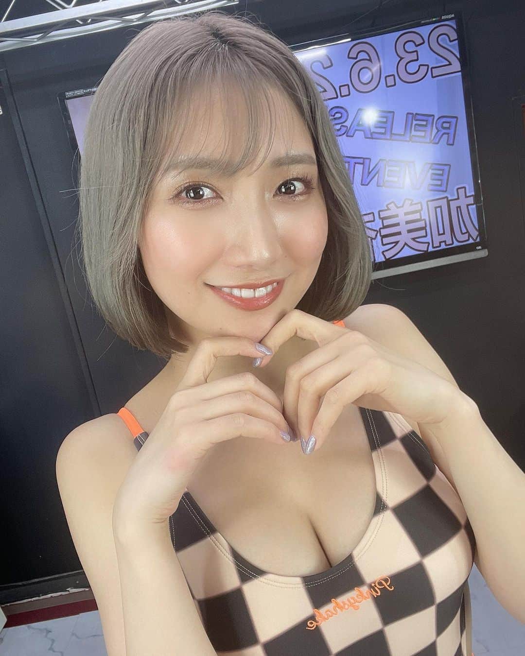 加美杏奈さんのインスタグラム写真 - (加美杏奈Instagram)「・ 東京中央美容外科秋葉原院(@tcb_akihabara )にて バストケアして1週間の写真💫  ちょうどイベントがあって お気に入りの水着を着たんだけど 前来たよりも谷間がキレイになってて テンション爆上がり🩵🩵🩵  これは可愛い水着いっぱい買っちゃうな、、🤪💕  担当:ゆいこ先生(@tcb_takayanagi )  #東京中央美容外科 #東京#秋葉原#美容整形 #TCB式ヒアルロン酸豊胸 #PR」7月1日 22時32分 - anna.kami3
