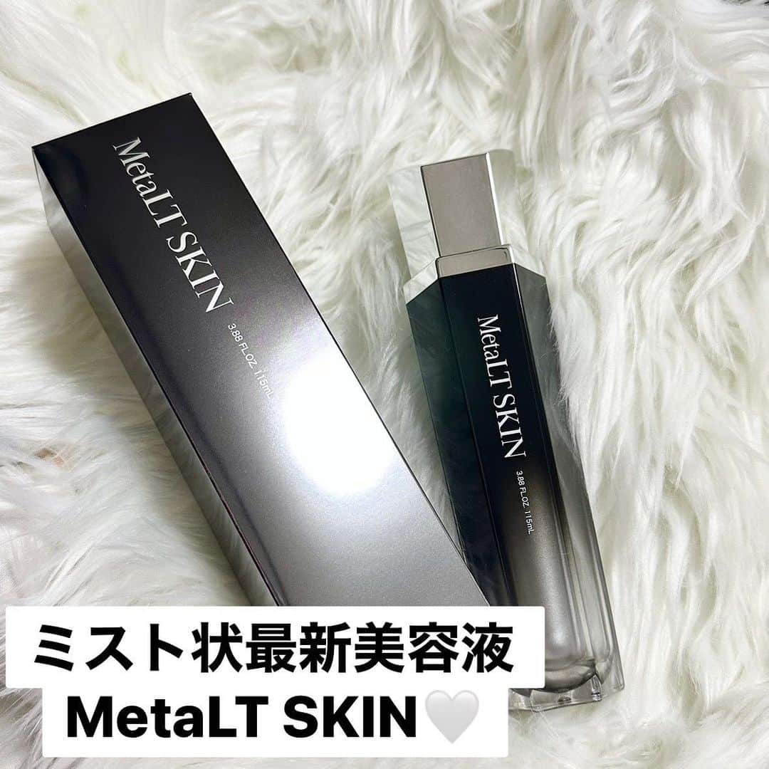 まあみさんのインスタグラム写真 - (まあみInstagram)「. . (@metalt_official )様の ミスト状最新美容液「MetaLT SKIN」  活性酸素を除去し、 ハリ･ツヤ・潤いのある美しい肌を実現🌸 使いやすさも追及した、 メイクの上からも保湿できるミスト状の美容液。  いつでもどこでも仕事中も手軽に保湿できます🩵  ・高スキンケア効果 ・日中乾燥対策ミスト ・メイクの上から潤いキープミスト ・持ち運び可能なコンパクト美容液 ・マイクロミスト噴霧  保水、艶肌、光沢肌、マスク荒れ対策、 ニキビケア、毛穴ケア、リフトアップ、 美白、バリア機能強化、毛穴引き締め等 たった一本の美容液ですべての効果を実感。  爽やかな香りも良い感じ🤍  是非チェックしてみて下さい🕊 . . #metaltskin#ミスト状美容液 #metalt#metalt専用美容液 #株式会社nbs#nbs#おうちエステ #フェイスケア#全身ケア」7月1日 22時34分 - maami_1125