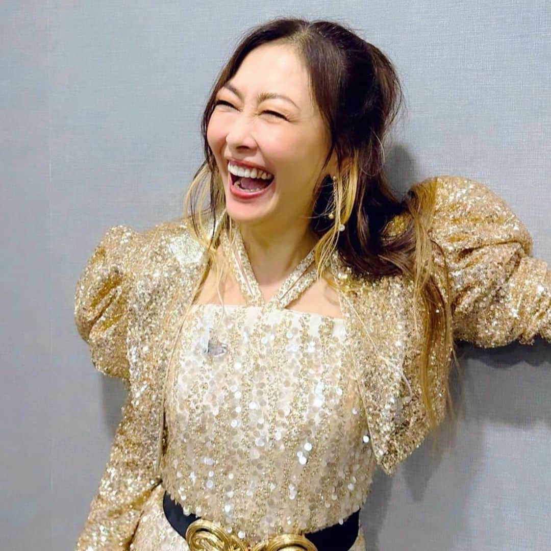 中山美穂さんのインスタグラム写真 - (中山美穂Instagram)「河口湖からちょうど一週間。 ずっと笑っていたなあ。 シワクチャになっても一生沢山笑っていたいです。」7月1日 22時49分 - _miho_nakayama_