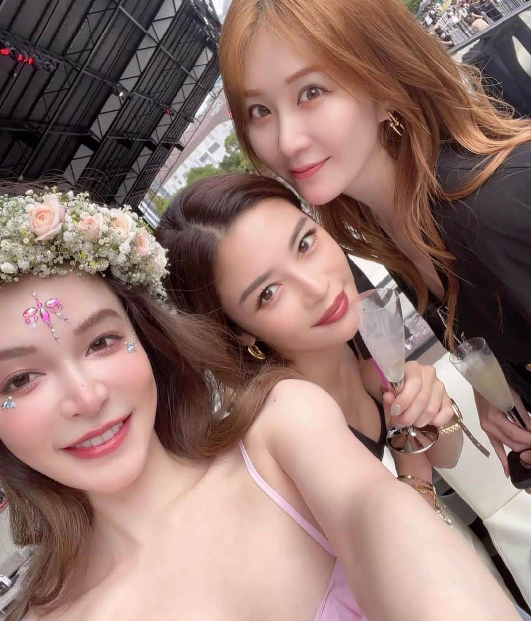 島袋聖南のインスタグラム：「いつの写真って感じだけどww 可愛いケイミお誕生日おめでとう🐰💕💕 振り返れば沢山の楽しい刺激的な思い出ばかり😂✨ 素敵に歳を重ねていきましょ♡ おばあちゃんになっても仲良くしてね🫶🏽らぶ」