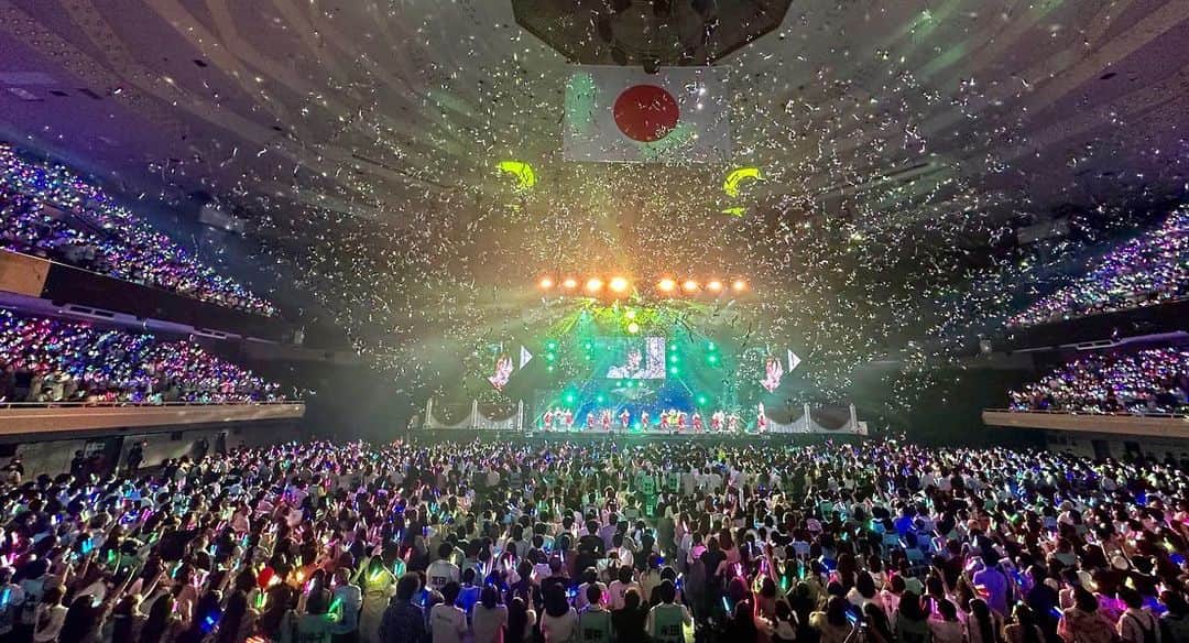 増山祥太のインスタグラム：「. ≠ME(ノットイコールミー) ツアーファイナル 日本武道館2days  写真:カメコ写真引用  ツアーファイナルにふさわしい迫力のある感動的なフィナーレでした！  LEDビジョンもその演出の中で、 キャストをより輝かせる事ができて良かったです。  更なる前進を！👏  #日本武道館」