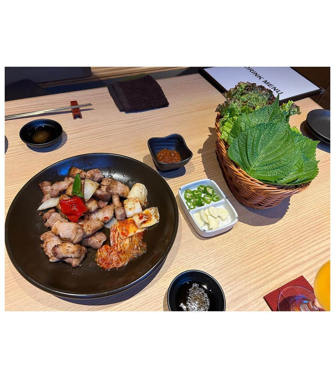 朝桐光さんのインスタグラム写真 - (朝桐光Instagram)「銀座　韓国料理　縁  サムギョプサルが食べたくて行ってきましたぁ🎶  焼いて持ってきてくれるからにおいを気にしなくていいのが👍✨  チヂミめっちゃ美味しかったのに写メ撮り忘れた🤣  スンドゥブは辛さを調節してくれるから辛いのが苦手な人にもおすすめ🎶  美味しかった❤️  #銀座#銀座グルメ#ディナー#銀座ディナー#韓国料理#銀座韓国料理#サムギョプサル#チヂミ#スンドゥブ#銀座縁#韓国料理縁」7月1日 22時58分 - akari_asagiri