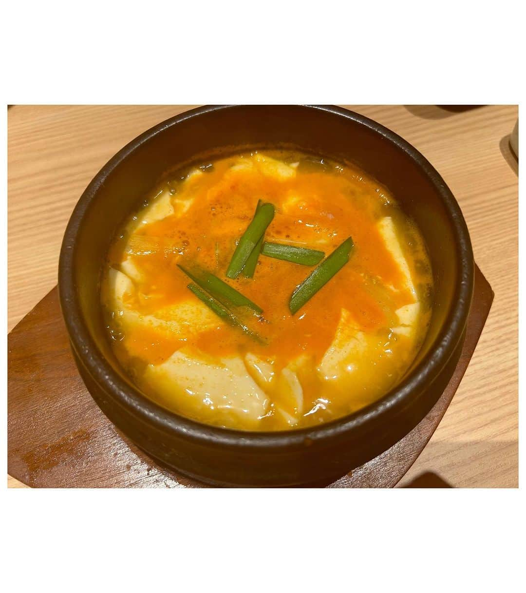 朝桐光さんのインスタグラム写真 - (朝桐光Instagram)「銀座　韓国料理　縁  サムギョプサルが食べたくて行ってきましたぁ🎶  焼いて持ってきてくれるからにおいを気にしなくていいのが👍✨  チヂミめっちゃ美味しかったのに写メ撮り忘れた🤣  スンドゥブは辛さを調節してくれるから辛いのが苦手な人にもおすすめ🎶  美味しかった❤️  #銀座#銀座グルメ#ディナー#銀座ディナー#韓国料理#銀座韓国料理#サムギョプサル#チヂミ#スンドゥブ#銀座縁#韓国料理縁」7月1日 22時58分 - akari_asagiri