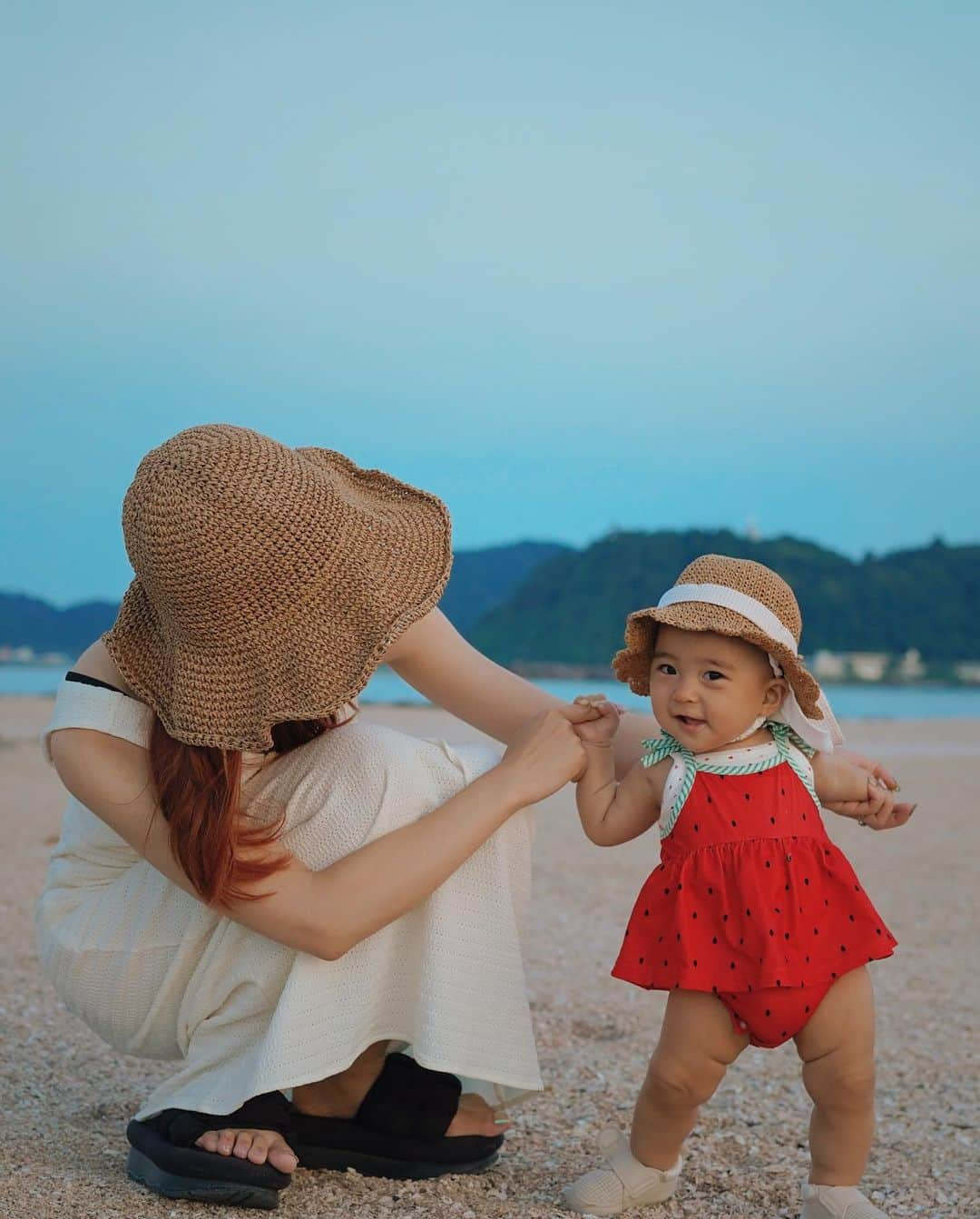 神田咲凛さんのインスタグラム写真 - (神田咲凛Instagram)「カメラノキロク📷in Miyazaki🌴  . . . . . . . . . . . . . . . . #飛行機#飛行機倶楽部 #赤ちゃんのいる生活 #赤ちゃんのいる暮らし #赤ちゃん#赤ちゃんとお出かけ #赤ちゃんと旅行#初飛行機#飛行機デビュー#8ヶ月ベビー #8ヶ月baby #九州旅行 #育児記録 #宮崎#宮崎旅行 #シェラトングランデオーシャンリゾート #ママライフ#ママファッション#リゾート#リゾートホテル#青島#青島神社 #ビーチ#麦わら帽子　#母娘コーデ #母娘旅#japantravel #japantrip #japanphoto#一眼レフ」7月1日 22時59分 - t12345vxq