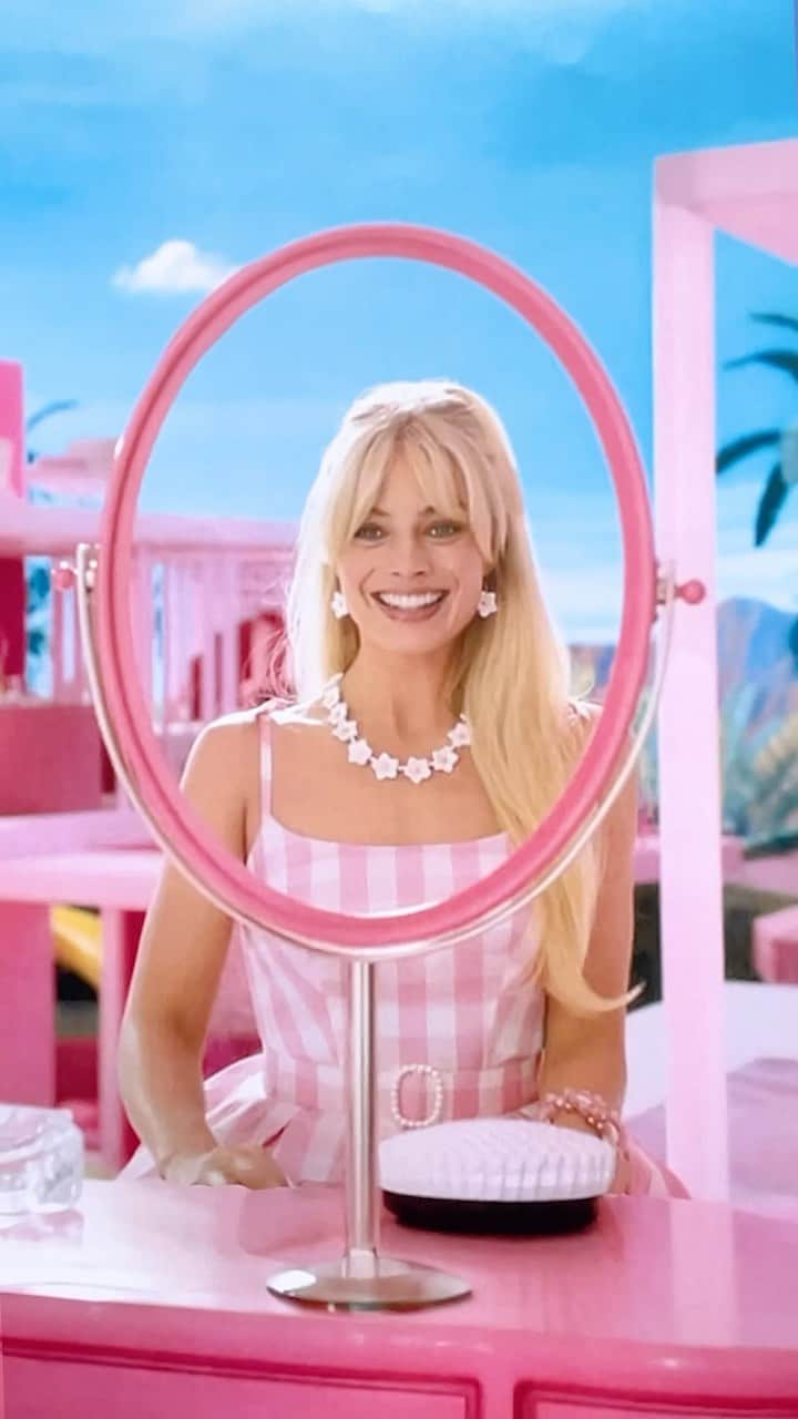 のインスタグラム：「Turning the home of 9GAG into Barbie Land 🎟 Thanks @smithccn for the fantasy! 🎥 - #hongkong #barbie #9gaganniversary #happybirthday9gag #15yearsof9gag #reels #9gag」