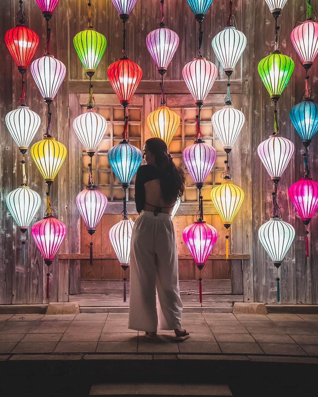 MAYUのインスタグラム：「Vietnamese lantern🏮🇻🇳  沖縄の琉球ランタンフェスティバルむっちゃ綺麗やった☺️ 夜のランタンってうっとりするよな〜 一生見つめてられるわぁ😮‍💨👉👈  ┈┈┈┈┈┈┈┈┈┈ 🇯🇵 #japan  📍 #okinawa  #読谷」