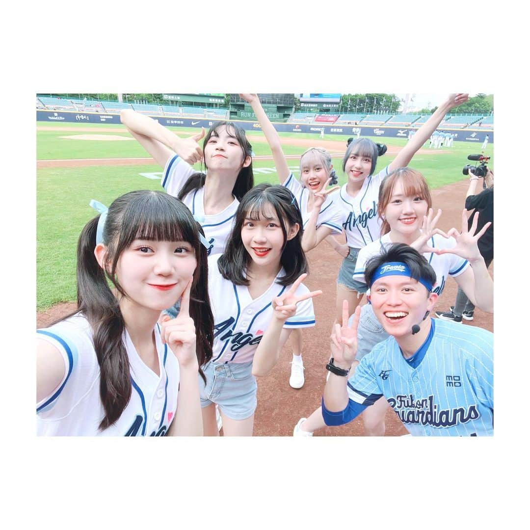 林于馨さんのインスタグラム写真 - (林于馨Instagram)「. #來七淘 @fubon_guardians_official  今天謝謝 #富邦悍將 的邀請！🫶🏻 很開心可以來球場跳應援✊🏻 見到漂亮的富邦Angels還有很多球迷🩵 三局最後跳了好多的嗆司很盡興🔥 希望下次有機會繼續合作 謝謝追蹤的大家🥺 - 今日は野球場に行って 富邦悍將さんの応援を参加できてとても嬉しいです✊🏻 そして富邦Angelsさんと ファンの皆さんに会えて楽しかったです☺︎︎*｡🩵 3局の最後たくさん踊れて大満足🔥 もし機会があればまた応援しに行きたいですー フォローしてくれた皆さんもありがとう🥺 - #AKB48 #AKB48TeamTP #TeamTP  #UnitTicTacToe #🔫 #れいち #林于馨 #新莊棒球場 #啦啦隊 @fubon_angels_official」7月1日 23時03分 - reichi01_akb48teamtp