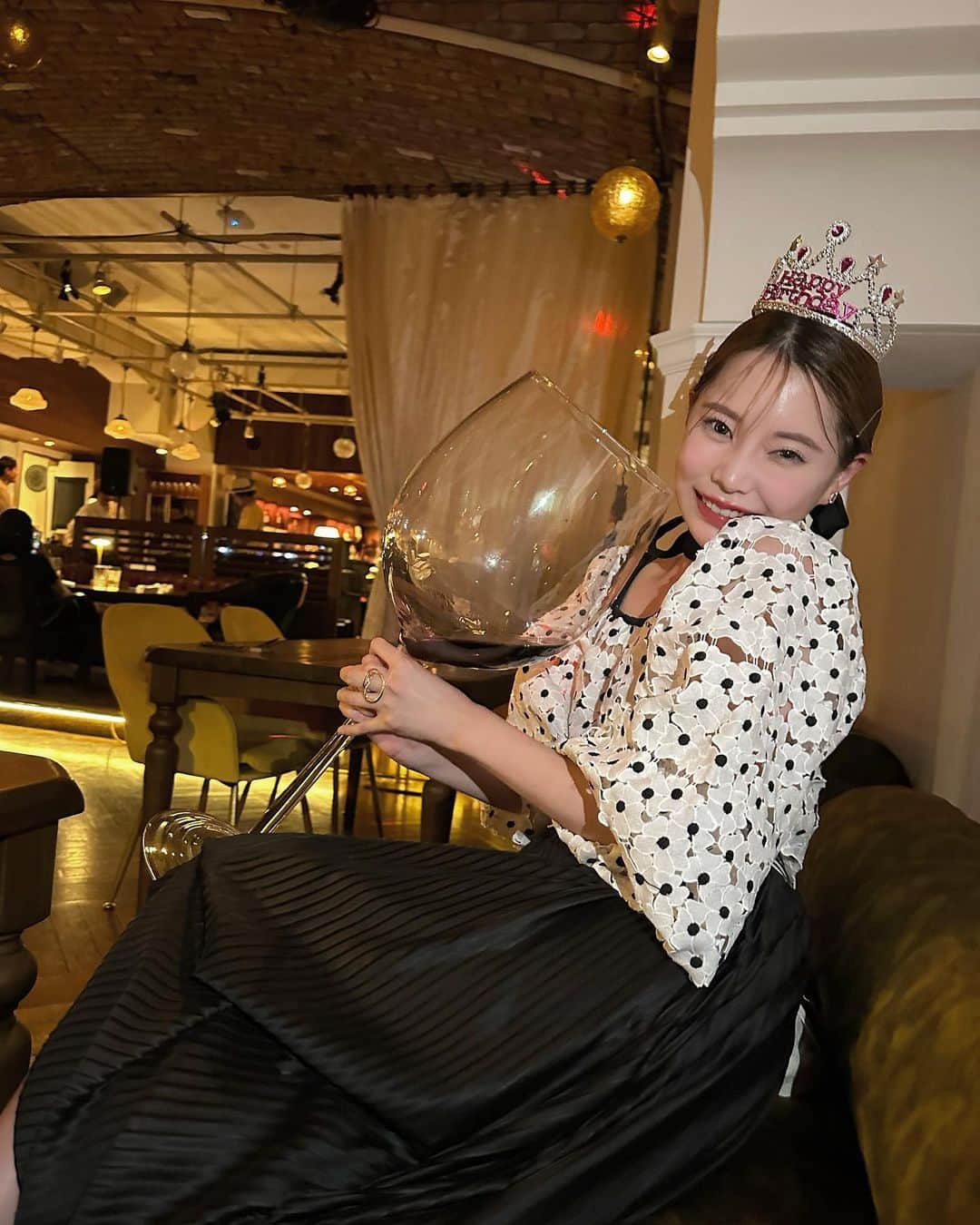 林田沙綾のインスタグラム：「🍷 今日から7月のはじまり あっとゆーまだ。 6月はたくさんの人達に お祝いしてもらって幸せな月だった 6月うまれがすごく気に入ってて 周りに多いっていうのと 一年の丁度真ん中だから 後半戦がんばろ！って気合いが入るのよね〜 後半戦も楽しんでがんばろーう！」