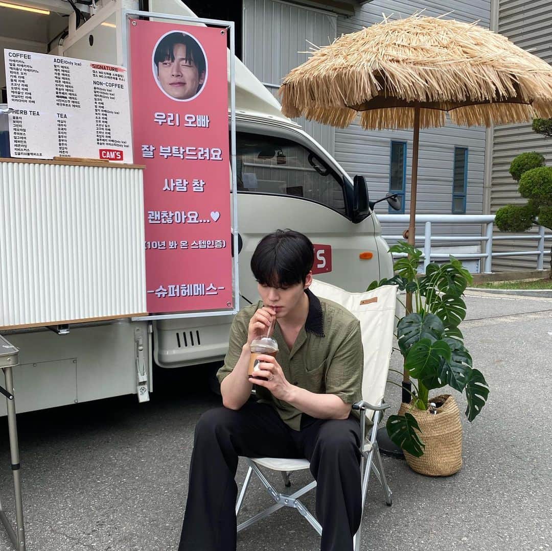 アン・ジェヒョンのインスタグラム：「얘들아아 고마워 🥳」