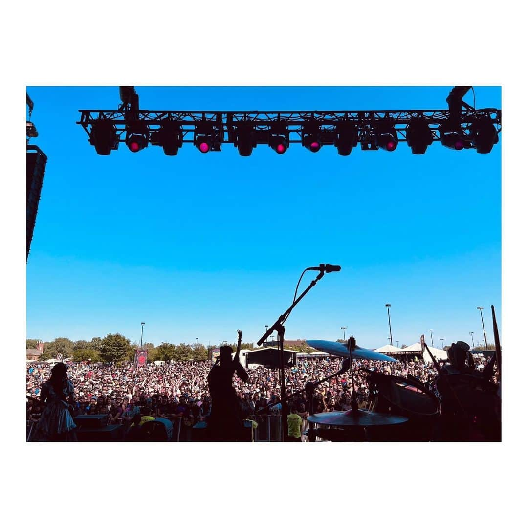 廣瀬茜さんのインスタグラム写真 - (廣瀬茜Instagram)「2023.5.26 "Sonic Temple Fes"   I was so happy that everyone came for us when we started the live! so I could see everyone smiling :) Thank you so much!!!!!❣️  #bandmaid #sonictemple #columbus」7月1日 23時12分 - akane_bandmaid