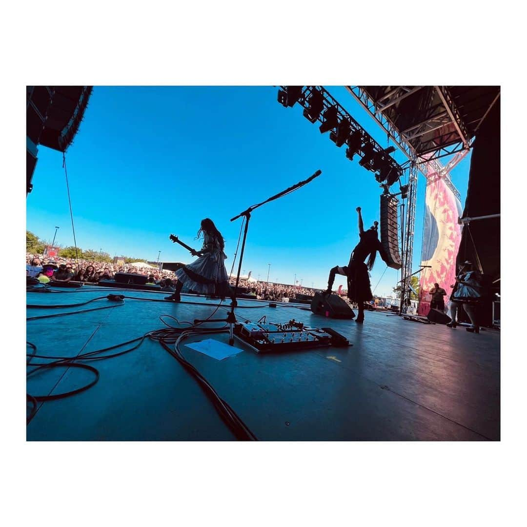 廣瀬茜さんのインスタグラム写真 - (廣瀬茜Instagram)「2023.5.26 "Sonic Temple Fes"   I was so happy that everyone came for us when we started the live! so I could see everyone smiling :) Thank you so much!!!!!❣️  #bandmaid #sonictemple #columbus」7月1日 23時12分 - akane_bandmaid