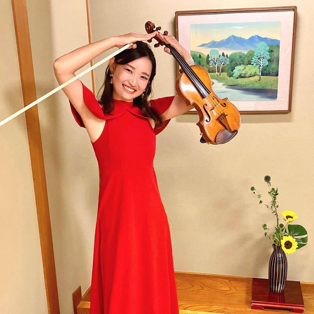 のインスタグラム：「クローズド演奏🎻 ありがとうございました🎻🎹 おにおんリングの輪を広げてきました🧅🧅 #最近赤多め  #おにおにおにおんぷ #第2話公開中」
