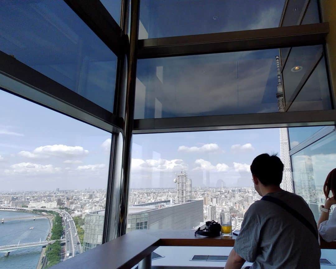 Cooking with Dogさんのインスタグラム写真 - (Cooking with DogInstagram)「Chef enjoyed a dessert set (Mont Blanc and coffee) on the 22nd floor of Asahi Beer headquarters. 🧁👩‍🍳😋 From there, you can see the Sumida River, Skytree, and on clear days, even Mount Fuji. 朝日ビール本社22階でデザートセット(モンブランとホットコーヒー)いただきました。隅田川、スカイツリー、お天気の良い日は富士山も見えます🗻😍」7月1日 23時15分 - cookingwithdog
