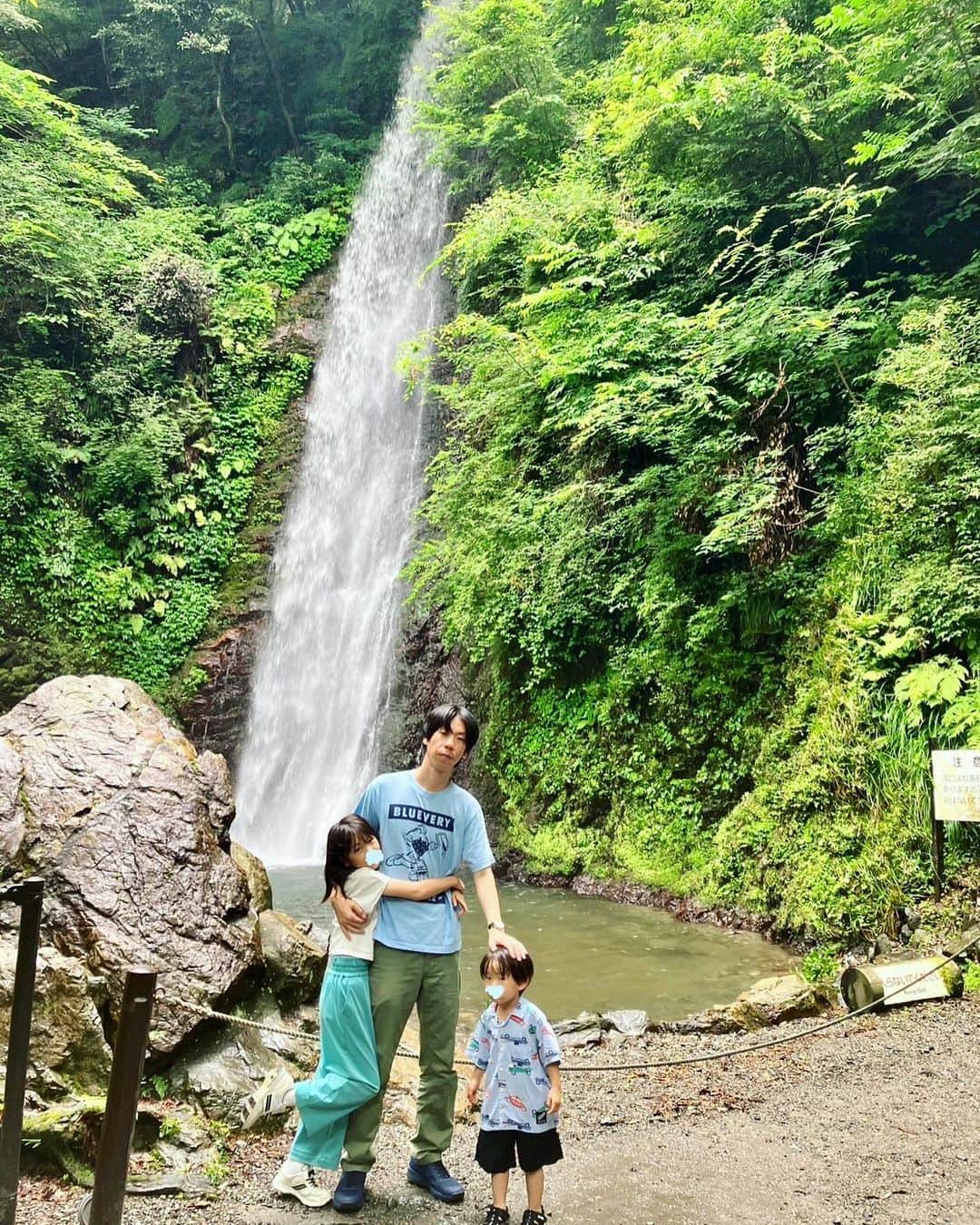 呂布カルマさんのインスタグラム写真 - (呂布カルマInstagram)「天気予報雨だったけど養老の滝強行したら俺らがいる間だけ雨上がってた。」7月1日 23時23分 - ryoff000karma