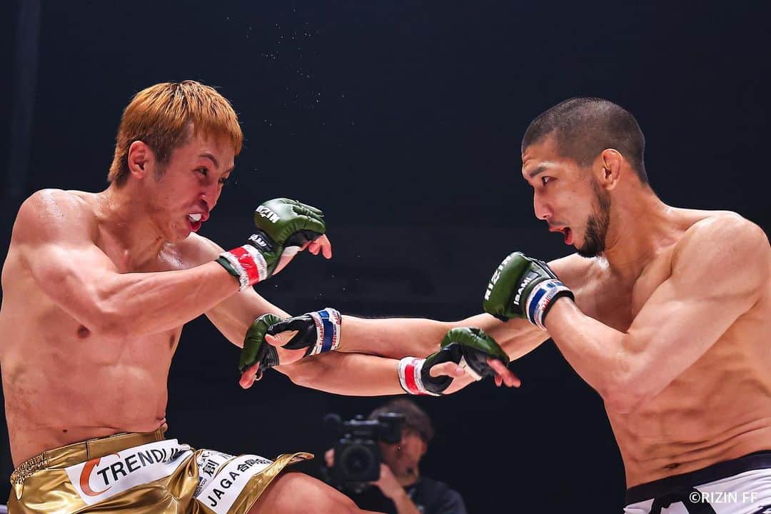 RIZIN FF OFFICIALさんのインスタグラム写真 - (RIZIN FF OFFICIALInstagram)「#RIZIN43 《Match.7》 "A hard fought victory." ----------- Yuta Kubo defeats Karate Kinoshita by Split Decisions.  #RIZIN #MMA #久保優太 #yutakubo #木下カラテ #karatekinoshita」7月2日 12時00分 - rizin_pr