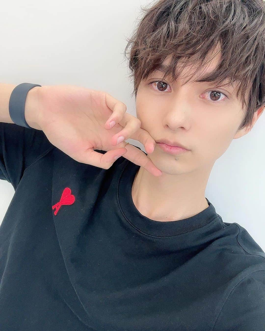 中山優貴のインスタグラム：「. 今日から新しいファンクラブが開設されました✨ ぜひ入会して一緒に素敵な居心地の良い場所で過ごしていきましょうね😊  https://t.co/sf6soyrMUd  #舞台 #cafelatte #noblecalmer #fashion #model #artist #actor #tiffany #일상 #데일리 #데일리 #좋아요 #셀피 #japan #tokyo #good #love #photooftheday #beautiful #happy #cute #selfie #me #nature #instagram #instagood #insta #instafashion #instamood #instadaily #Collars」