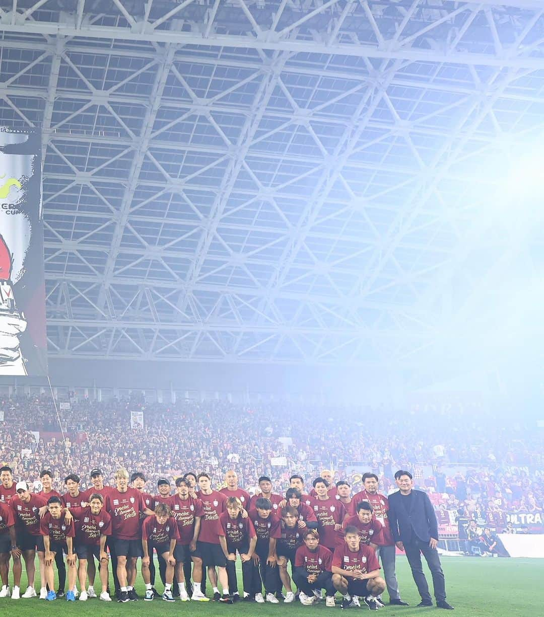 ヴィッセル神戸さんのインスタグラム写真 - (ヴィッセル神戸Instagram)「VISSEL FAMILY🤍❤️  #vissel #visselkobe #ヴィッセル #ヴィッセル神戸 #Kobe #神戸 #一致団結 #WeAreKobe #KobeForeverForward #JLeague #Jリーグ #神戸札幌 #iniesta #イニエスタ #iniestaKO8Eforever」7月1日 23時53分 - visselkobe